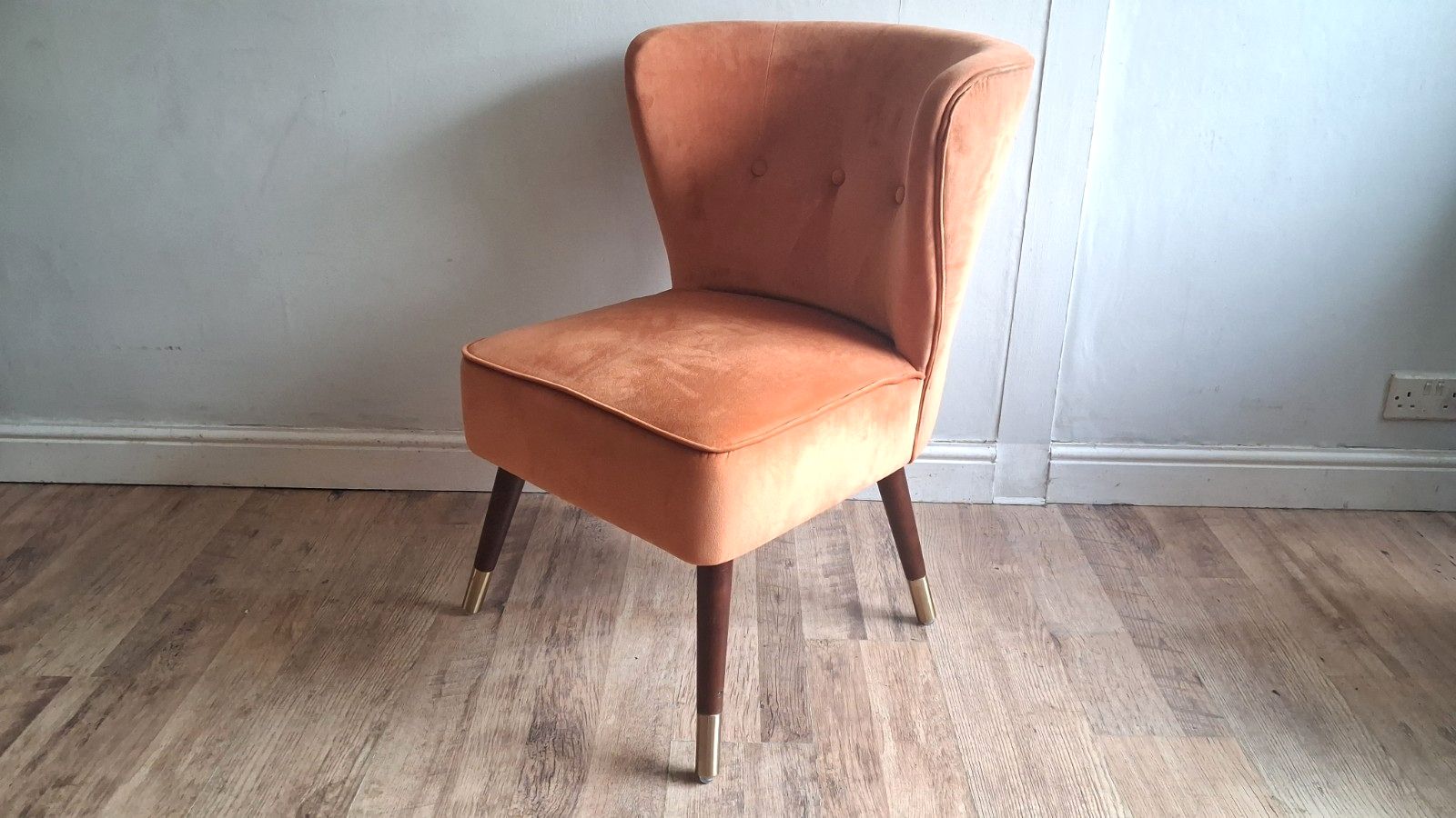 photo vinterior Delightful  Upholstered Velvet Cocktail/Accent /Bedroom /Hall/Lounge Chair Vgc