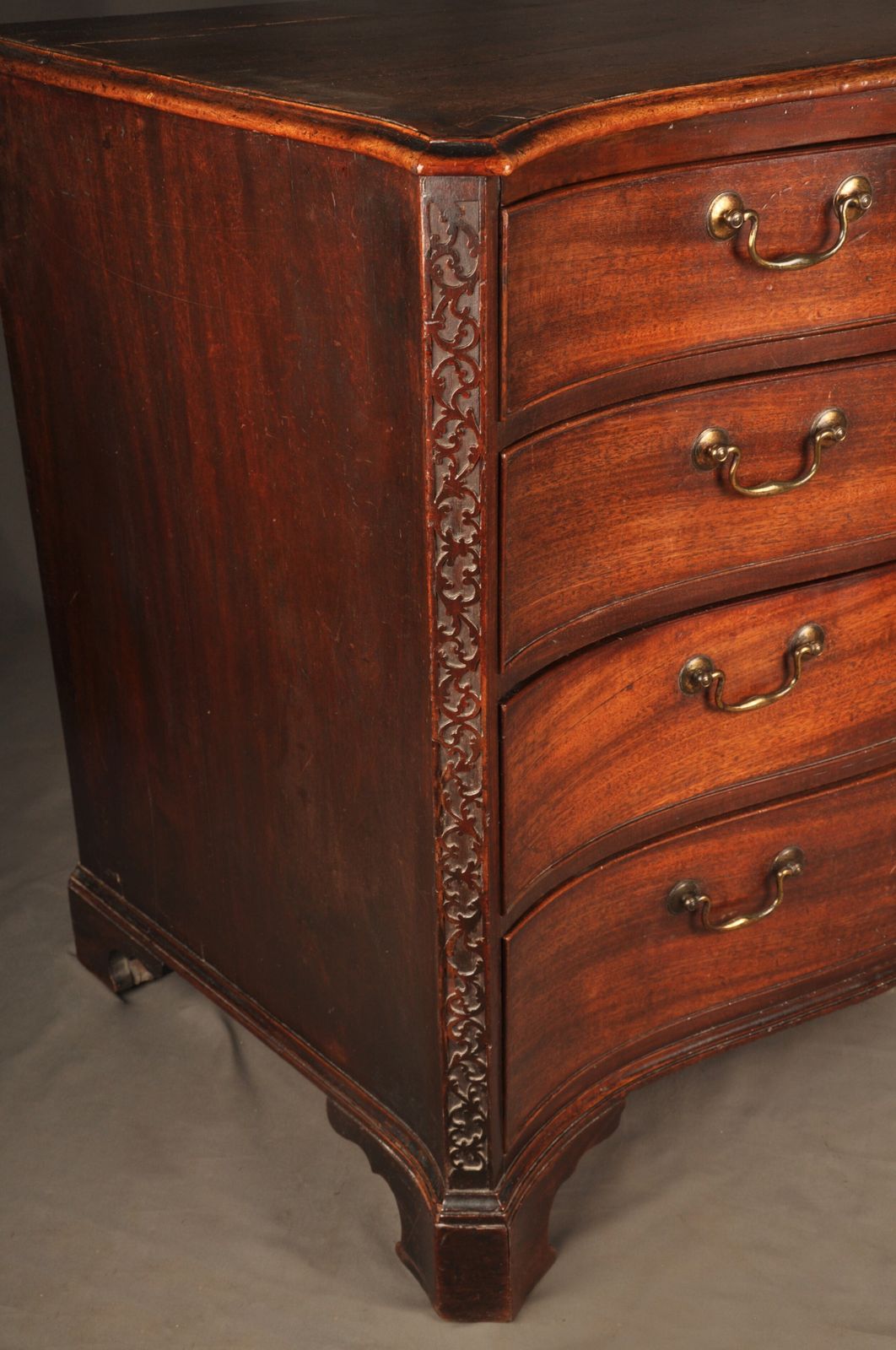 Furniture A Fine 18th Century Serpentine Chest Of Drawers photo