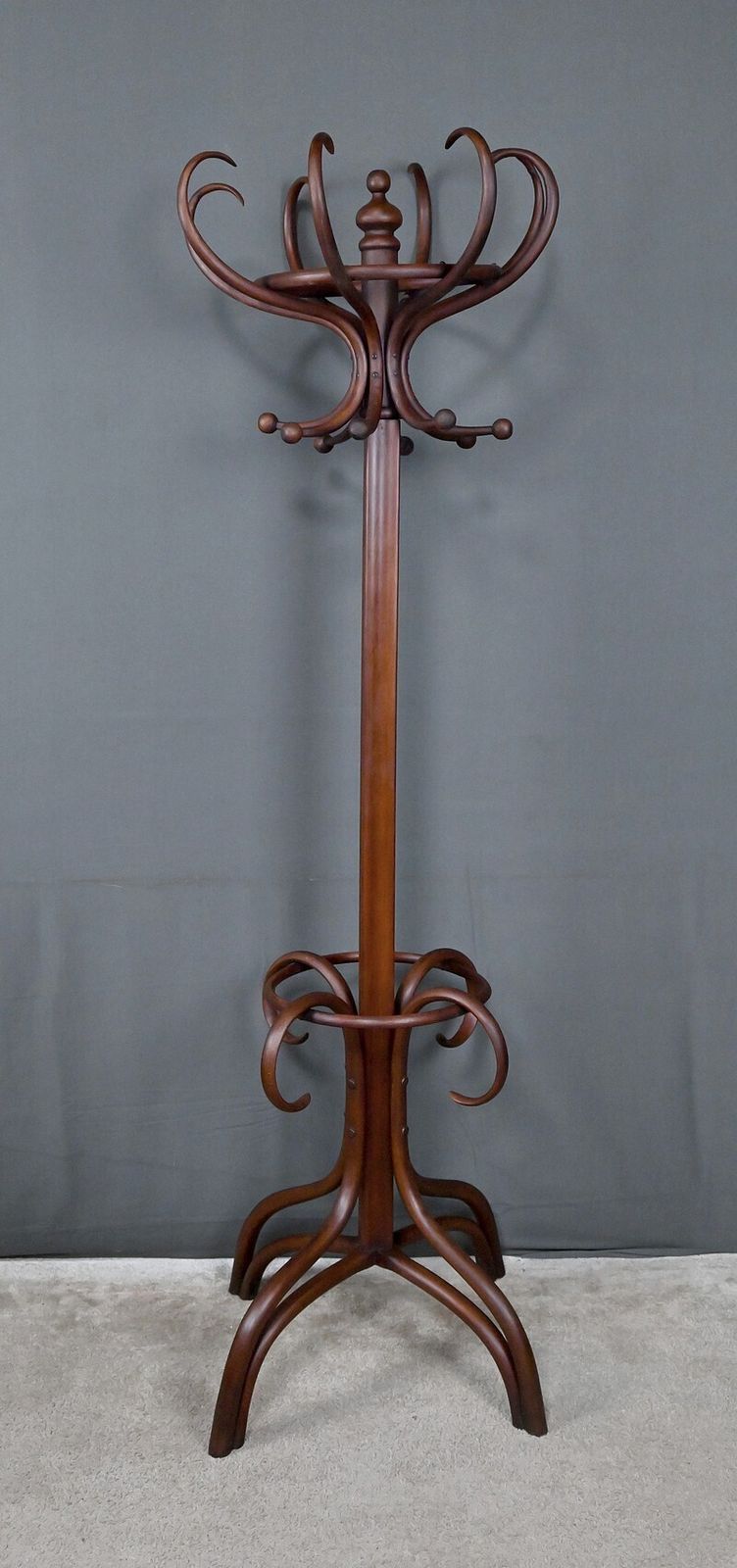photo vintage Large Parrot Coat Rack In Bent Beechwood, Thonet Style – Early 20th Century