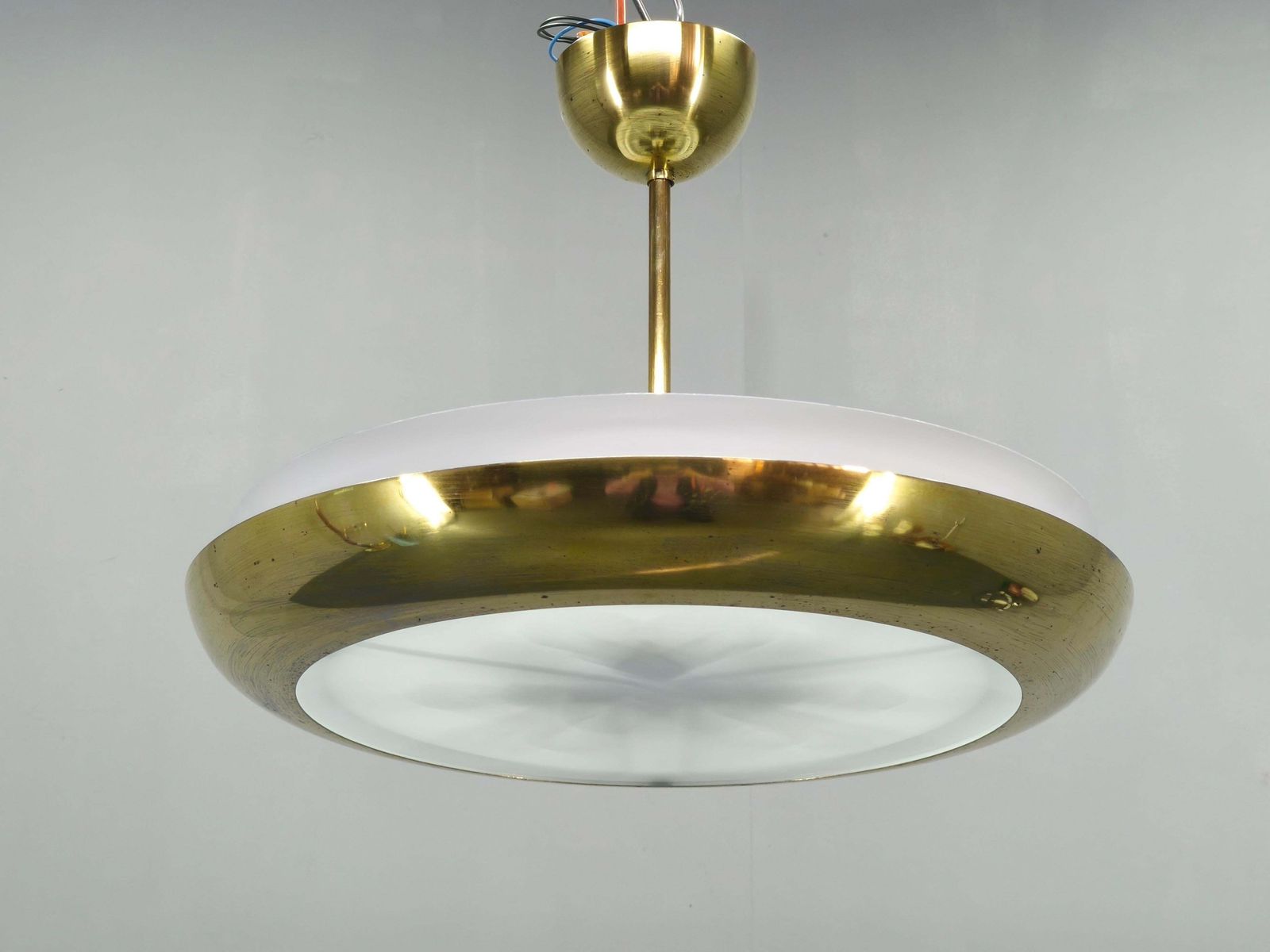 photo vinterior Josef Hurka art deco ufo-hanglamp, Tsjecho-Slowakije jaren 1930