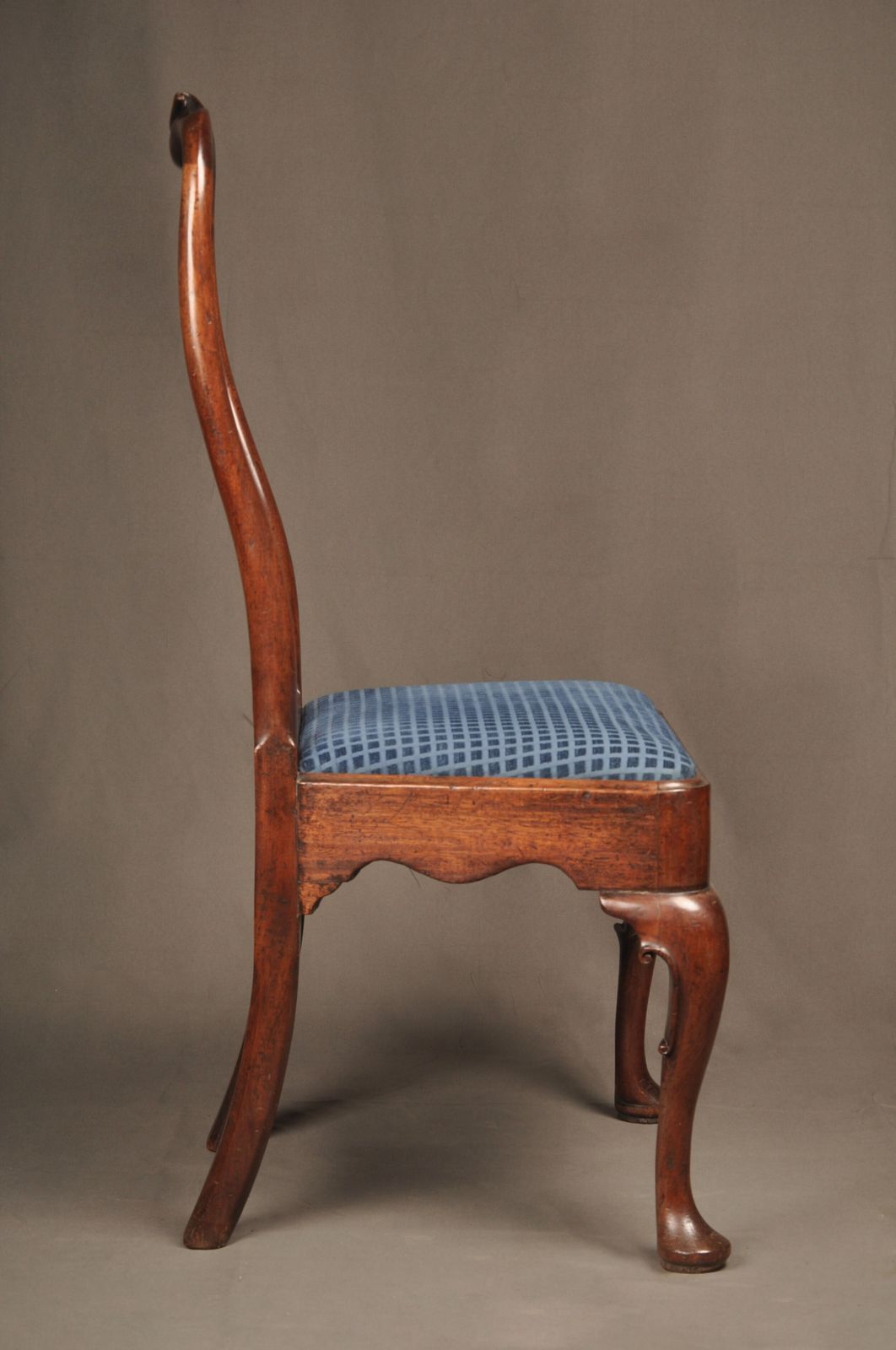 photo furniture A Fine Pair Of George I Mahogany Side Chairs