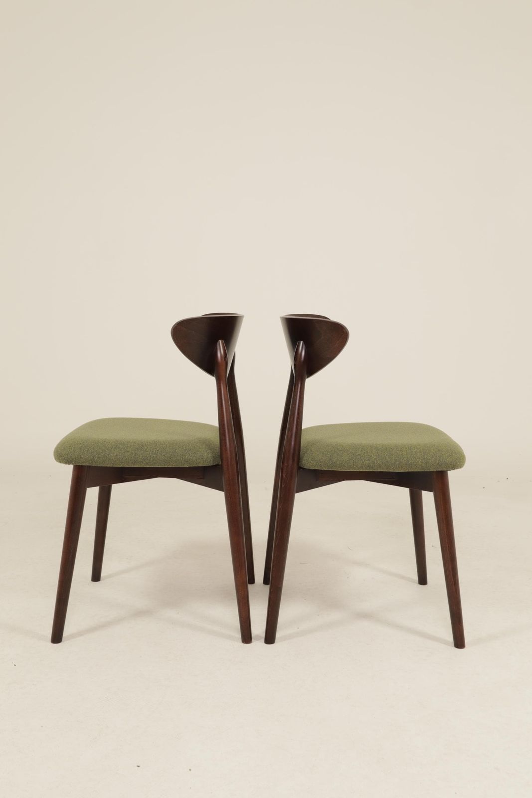 photo furniture Modern Set Of 6 Dining Chairs, Avocado Green Farbic And Dark Walnut Beech Wood