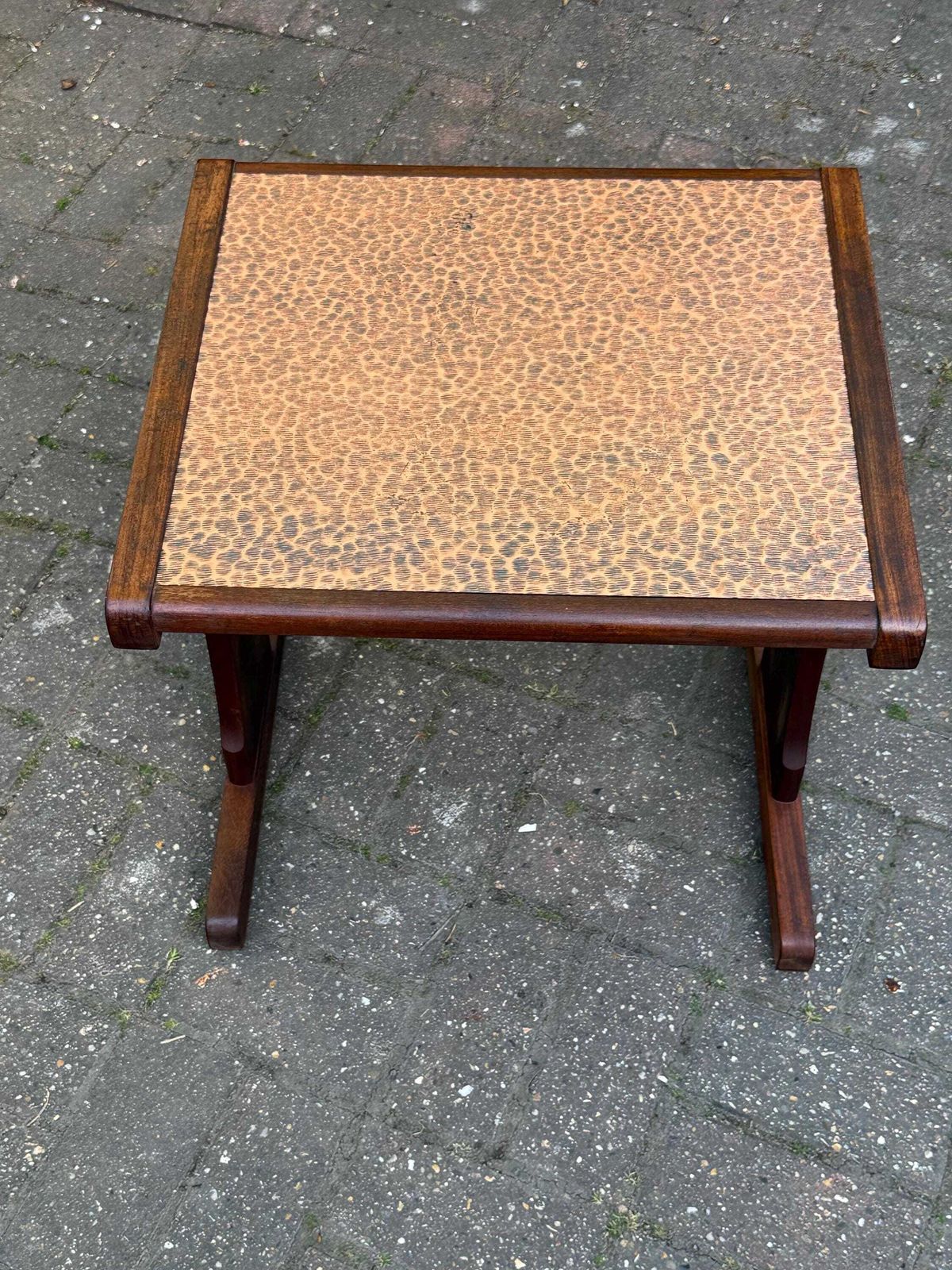photo furniture Vintage Mid Century Hammered Copper Top Side Table Retro Occasional Table, G Plan Style S