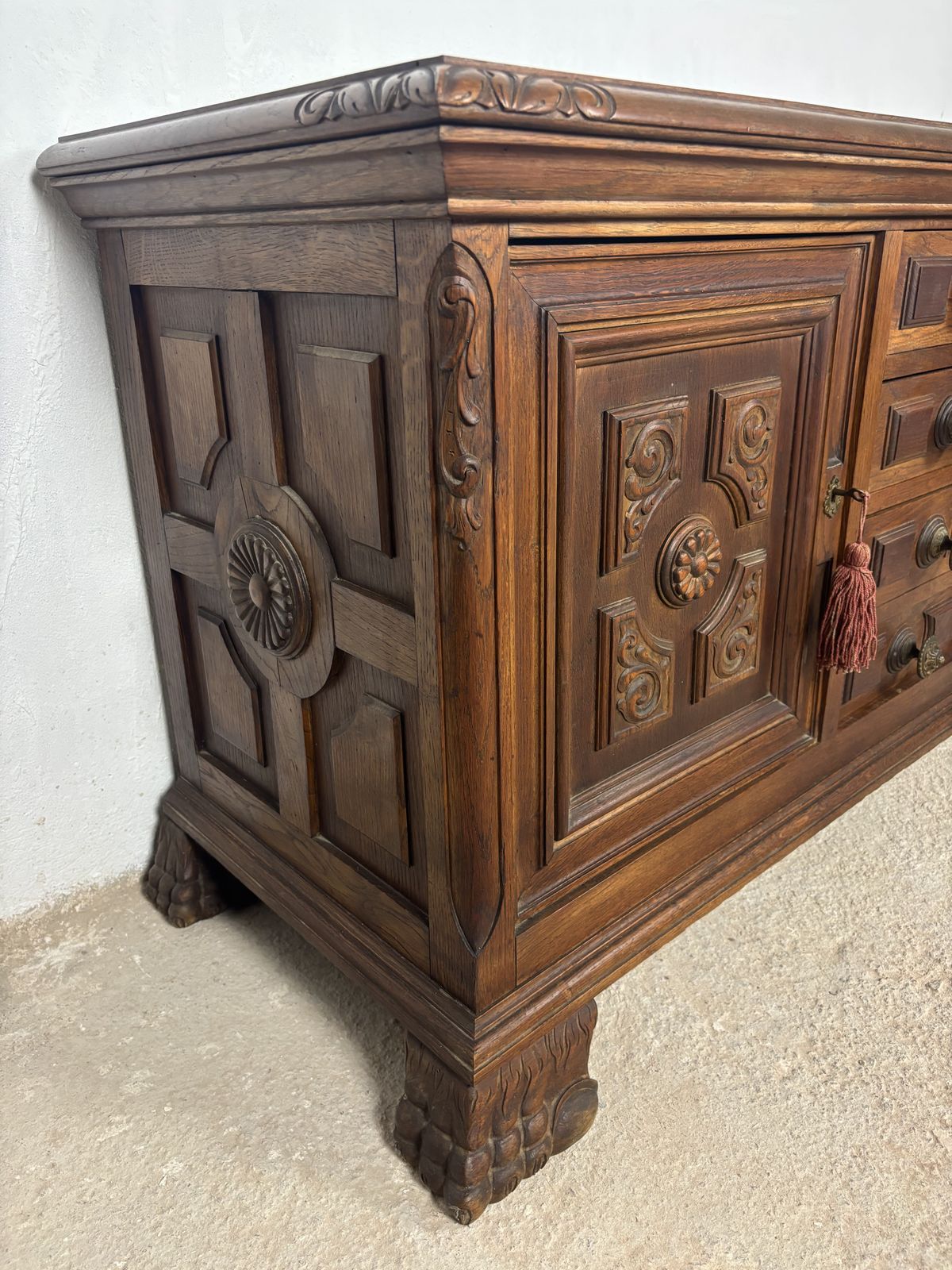 Spaans Renaissance-stijl Eiken Laag Dressoir, Begin 20e Eeuw, Met Gesneden Paneel photo vinterior