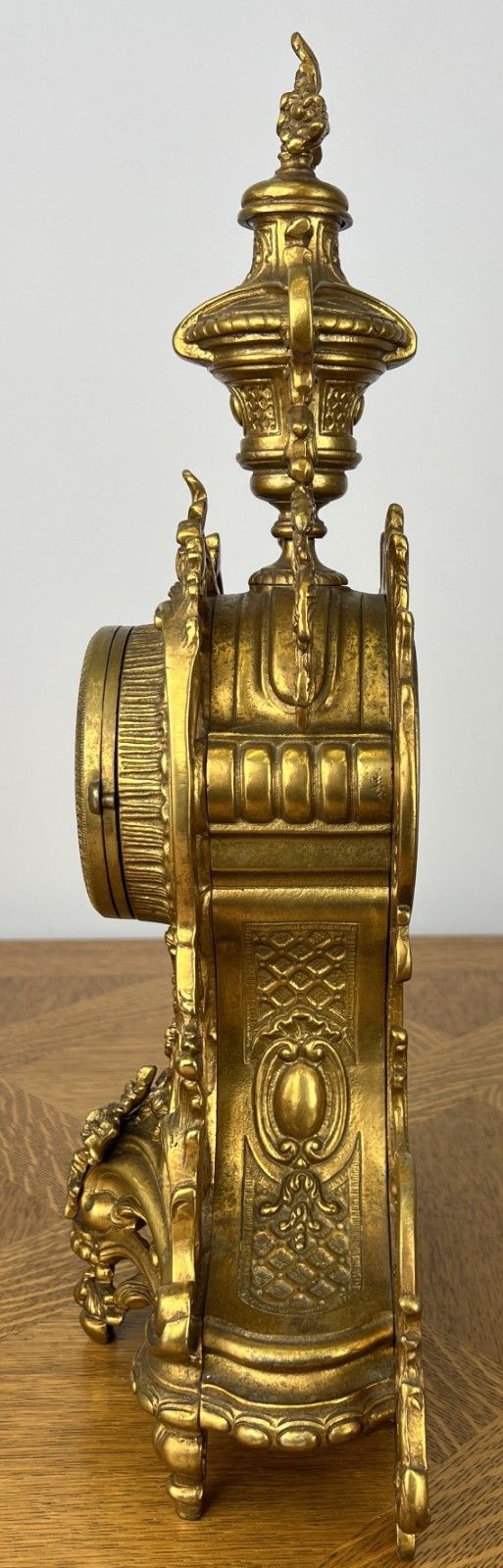 photo furniture Clock Vintage Style Brass Ornate Mantel Clock Decorative Rococo Style Lot 6053