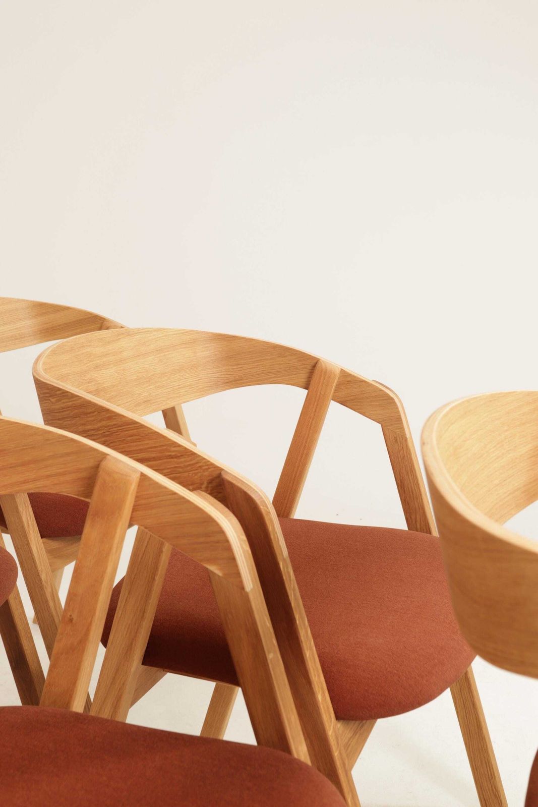 photo for sale Set van 6 eiken stoelen – Naturel eiken & terracotta bekleding, mid-century modern design