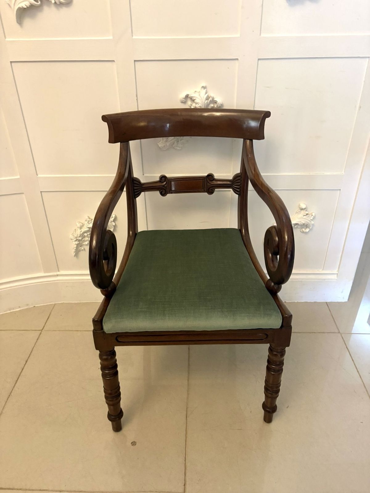 photo furniture Antique 19th Century Mahogany Set Of 8 Dining Chairs With Scroll Arm Carvers