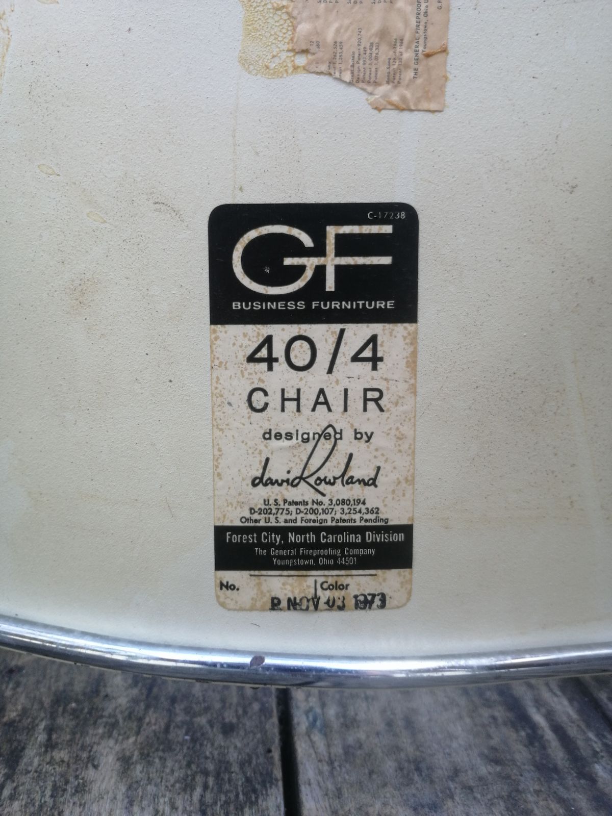 600.0 David Rowland 40/4 Stackable Chairs photo