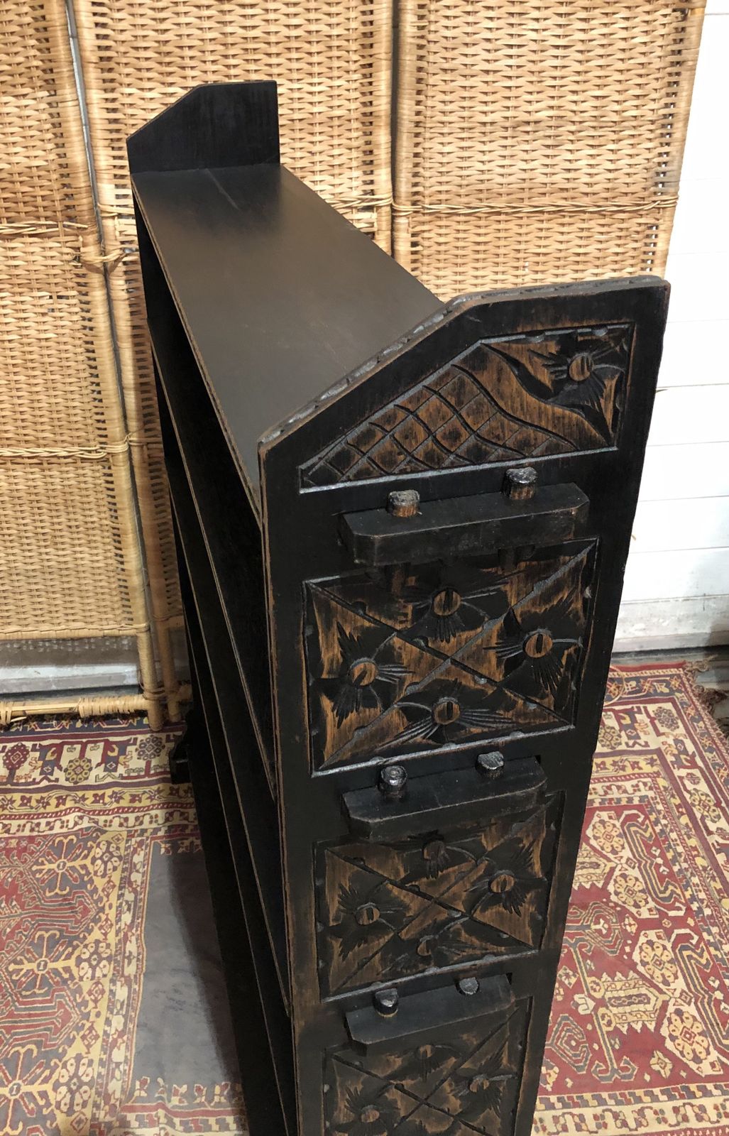 photo furniture Handsome Antique Carved Oak Bookcase/Bookshelves