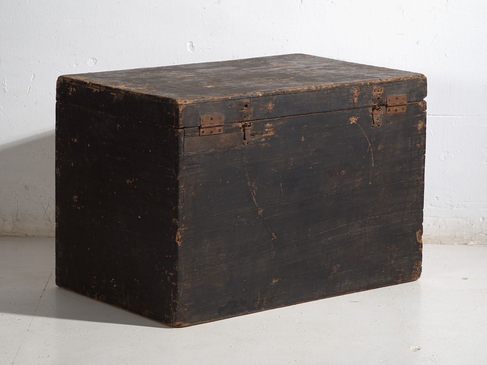 photo furniture Antique Painted Chinese Trunk In Pine Wood  China Circa 1900