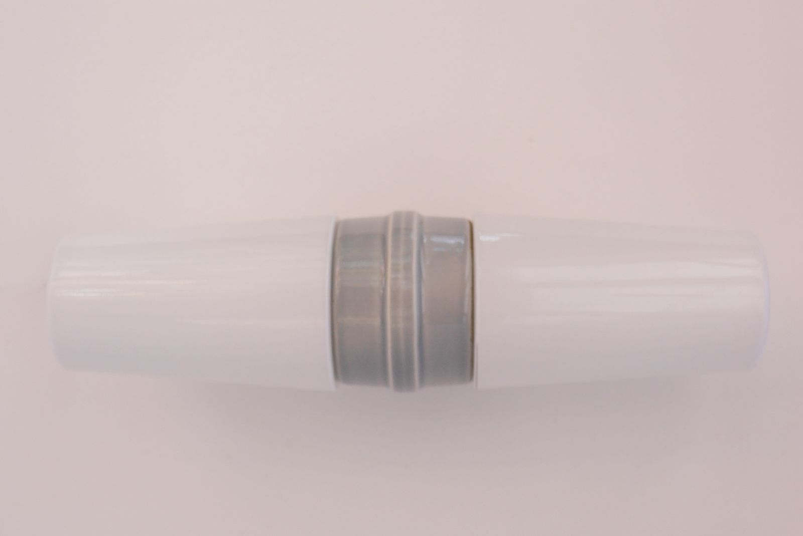 photo furniture Grote mid-century modern lichtgrijze badkamerlamp van Sigvard Bernadotte