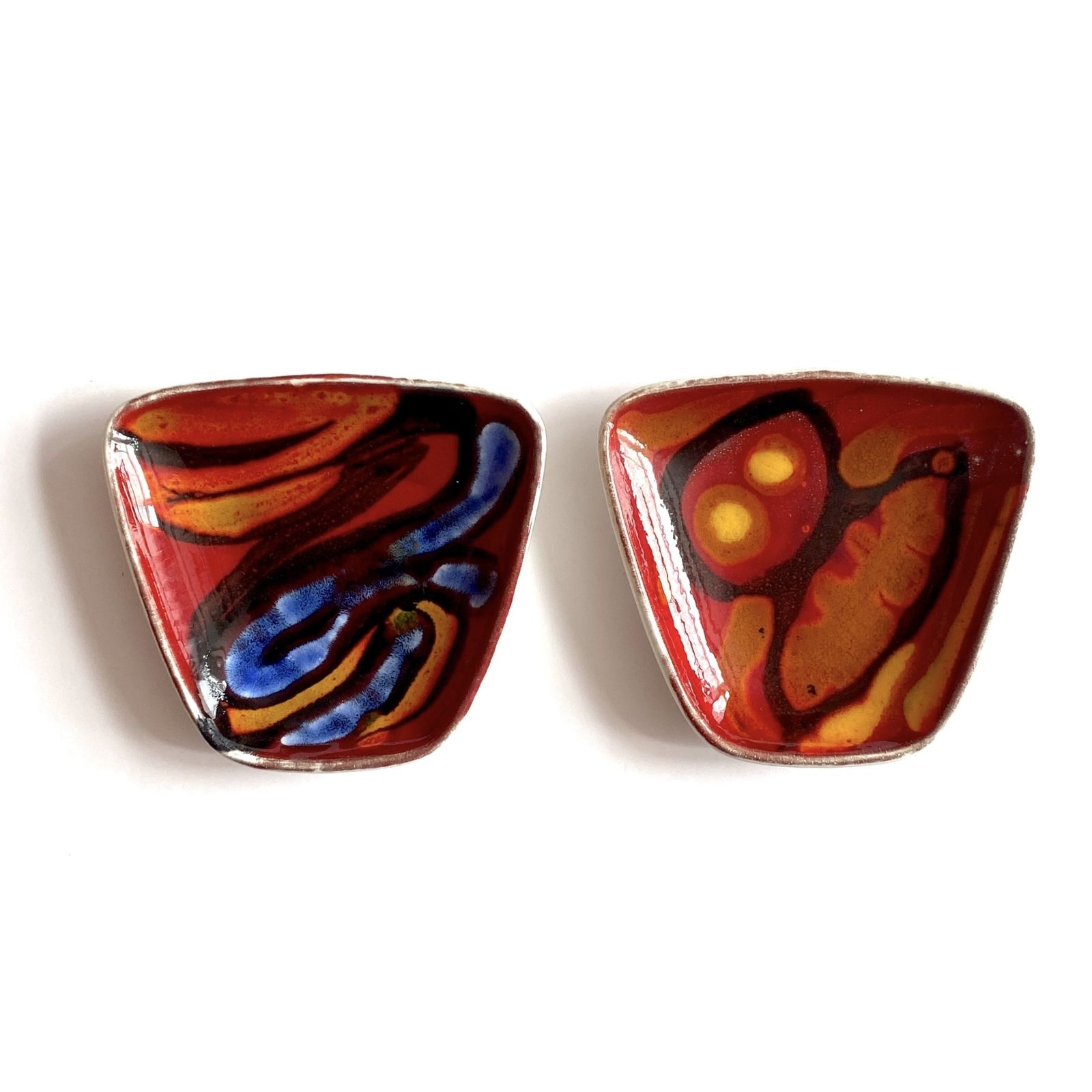 Pair Of Poole Pottery Delphis Pin Dishes, Shape 41 By Loretta Leigh, 1970 English Ceramics
