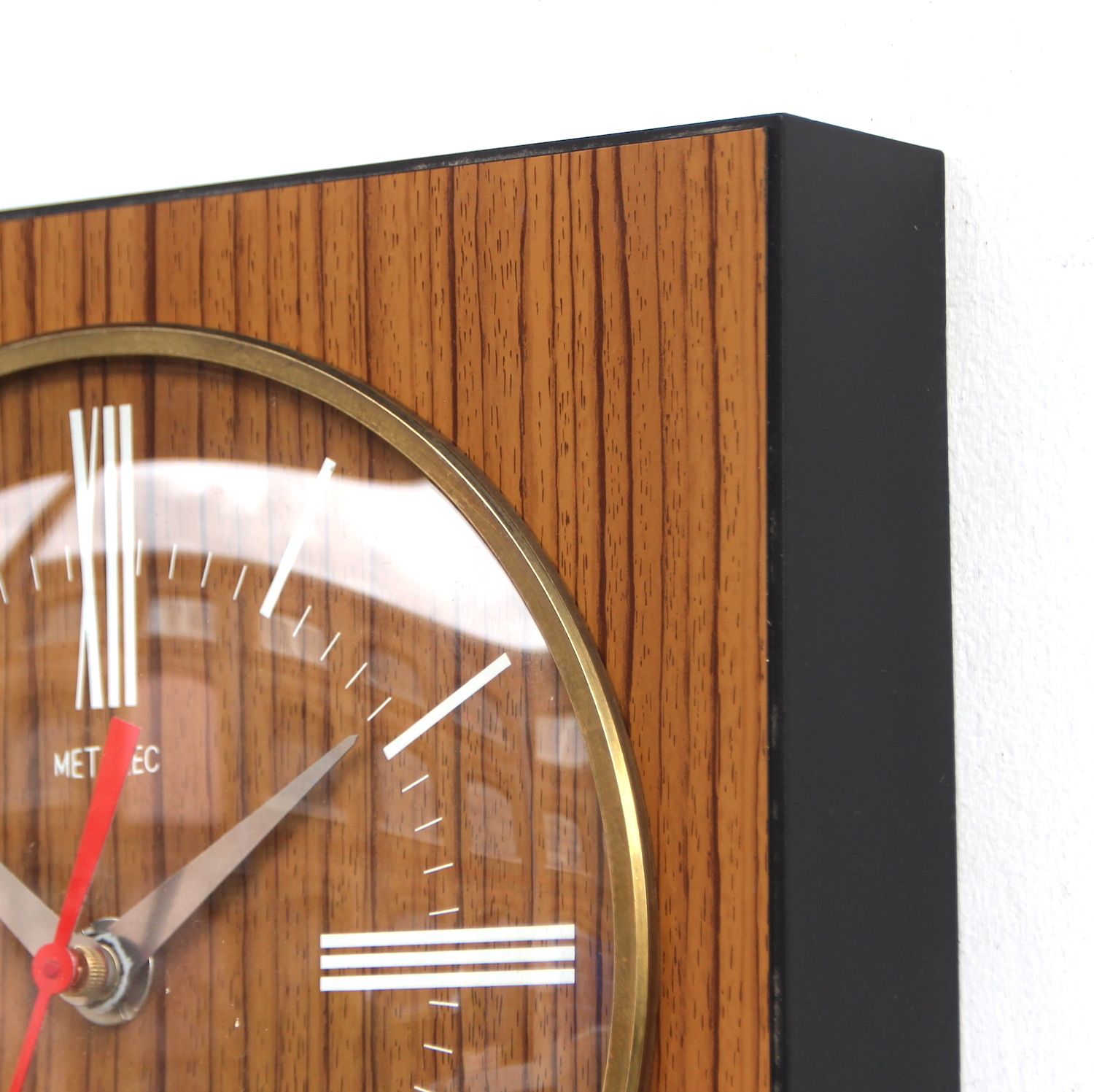 95.0 1970s British Kitsch Lounge Vintage Wall Clock. Fully Guaranteed. London Timepiece. photo