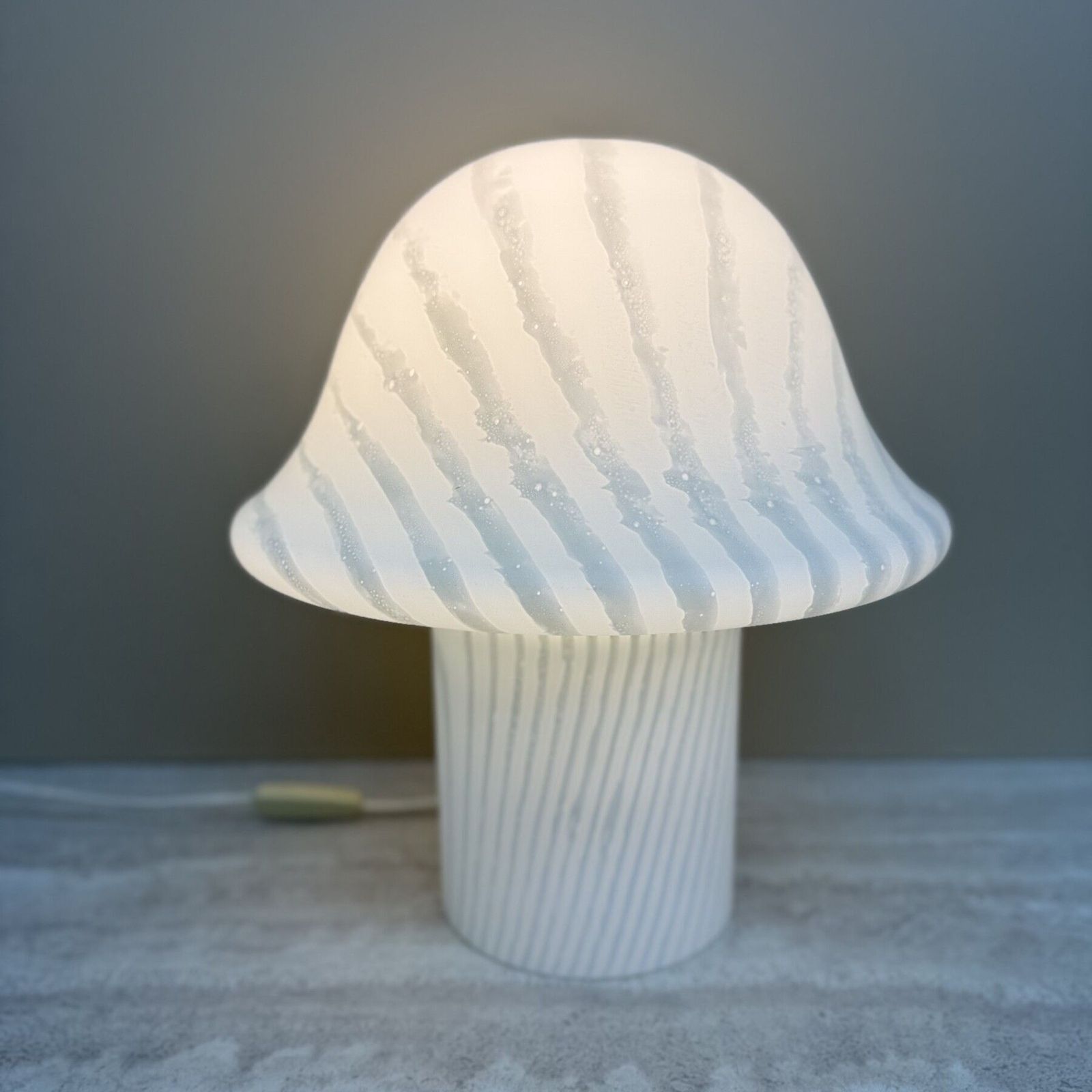 photo vinterior Peil & Putzler Mushroom Zebra Tafellamp, jaren 1970