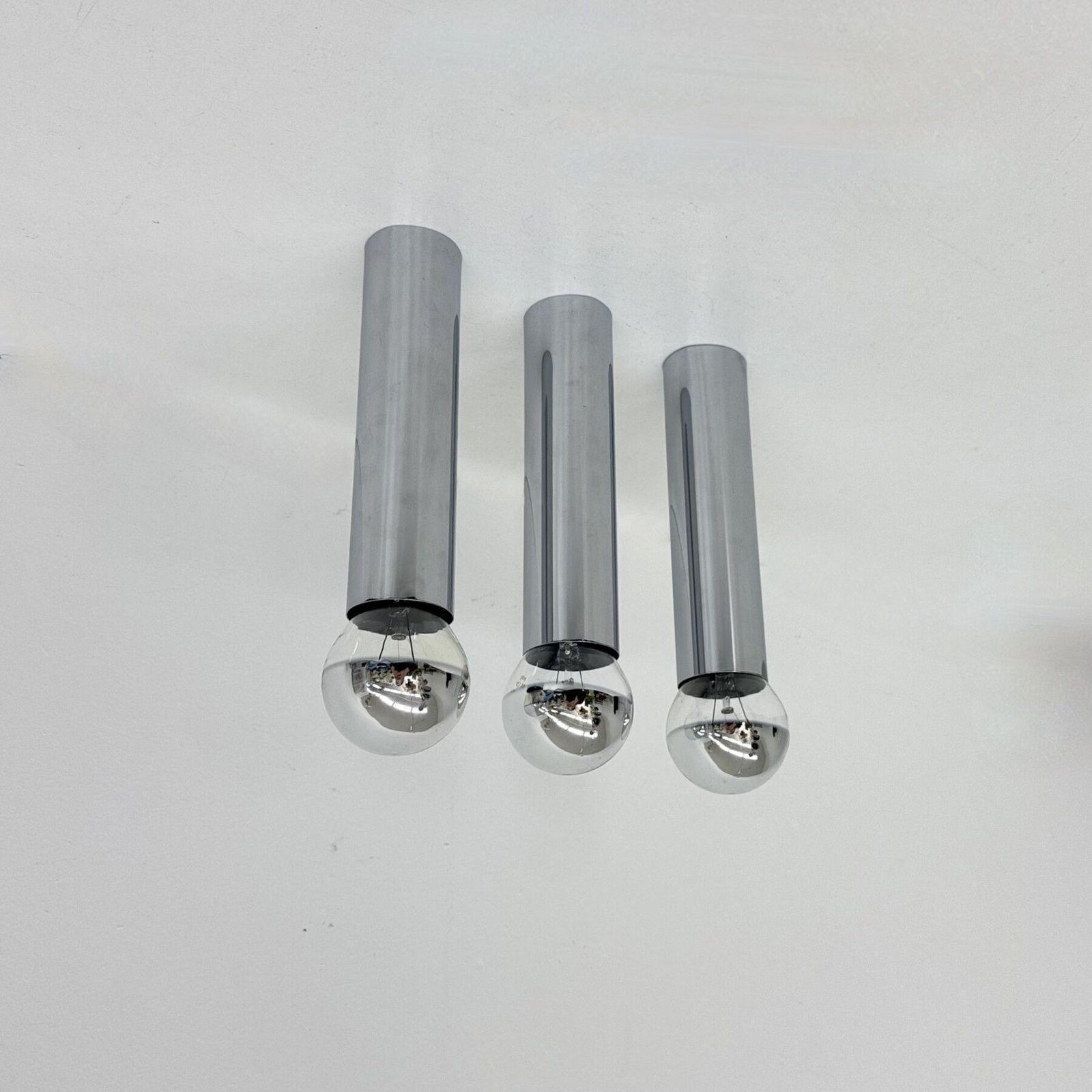 Ensemble de 3 appliques/plafonniers tubulaires chromés minimalistes, années 1970 photo Luminaires