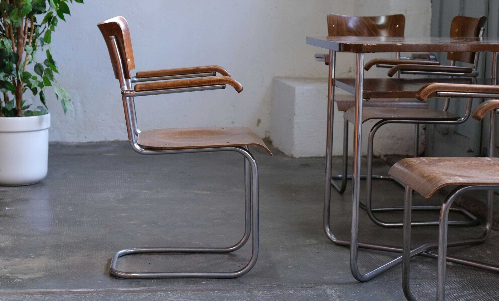Furniture Bauhaus Cantilever Chair Set With Conference/Dining Table photo