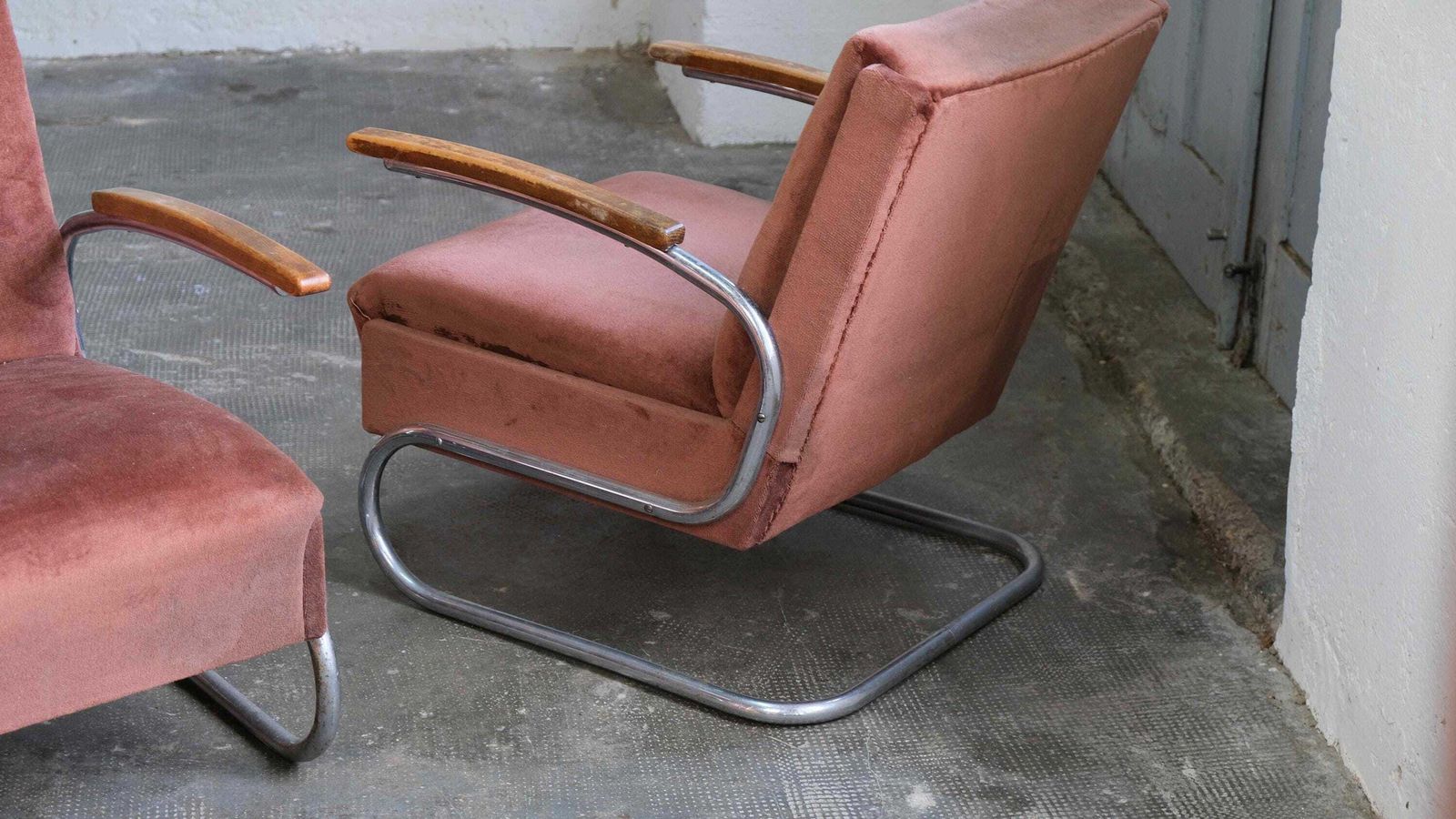 Bauhaus Armchair S 411 With Reddish Brown Velvet Upholstery / Thonet License photo for sale