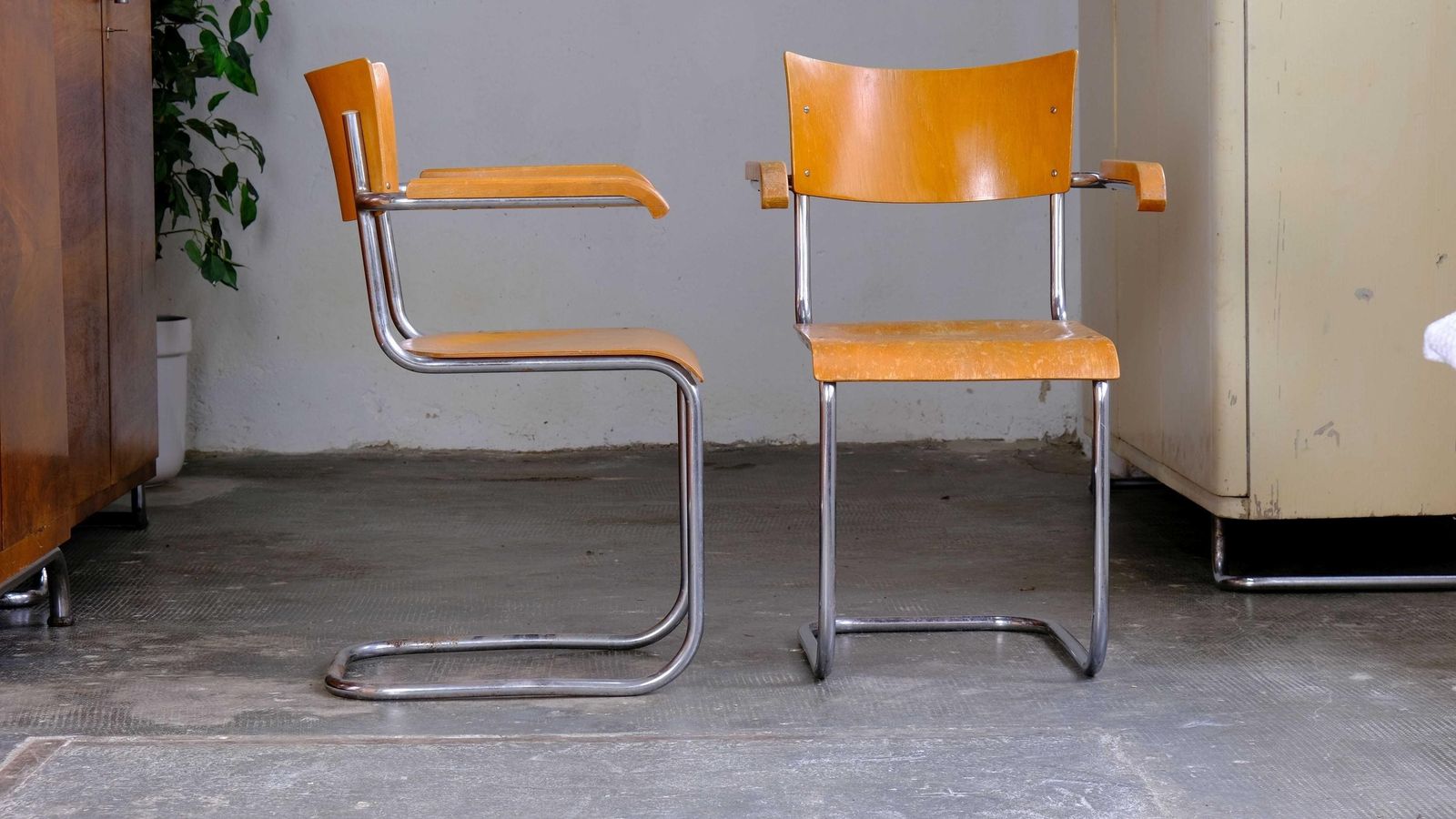 Set Of Two Bauhaus Cantilever Armchairs S 43f In Light Brown