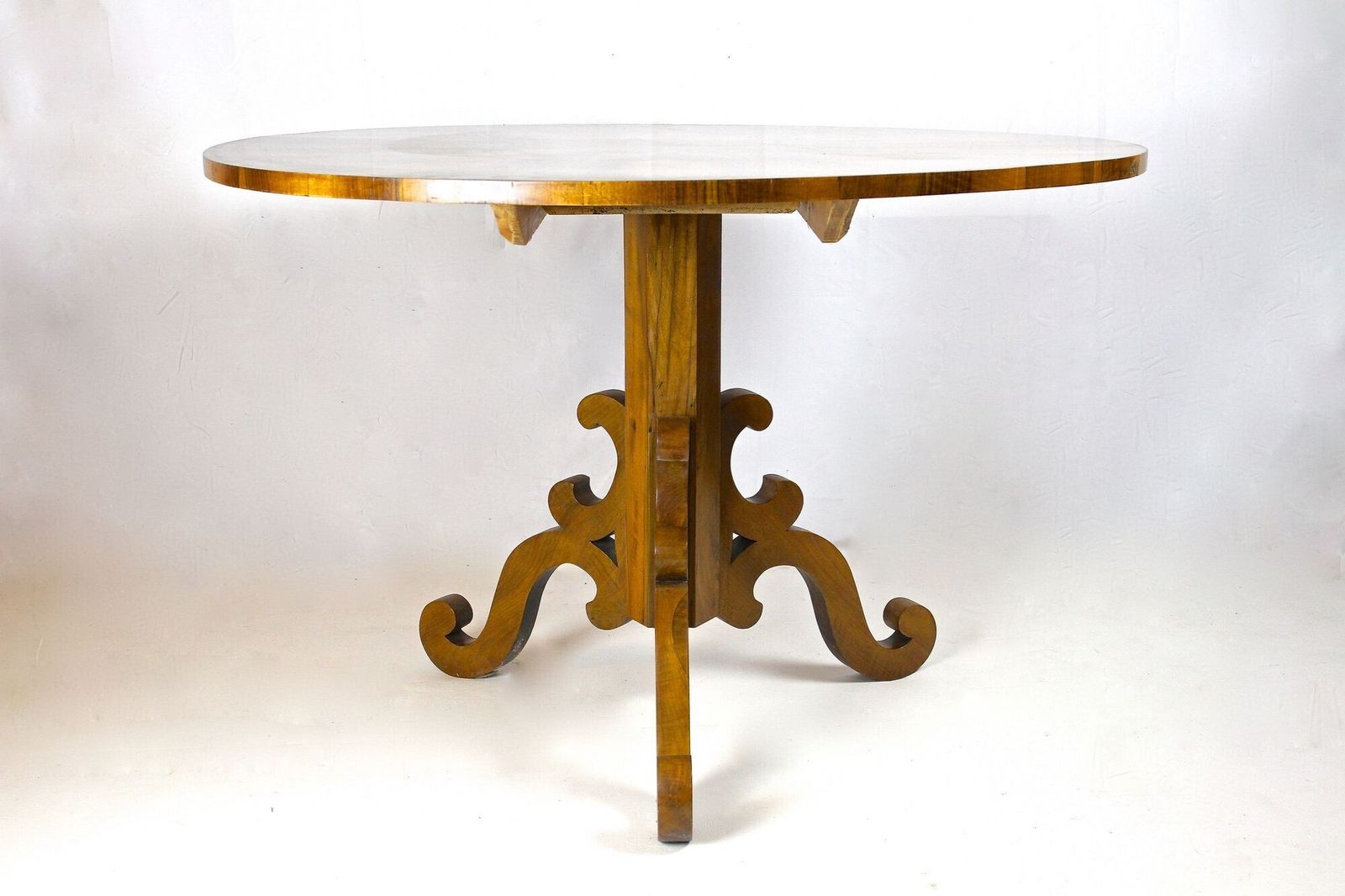 19th Century Round Biedermeier Dining  / Center Table, Nutwood, At Ca 1835 photo buy