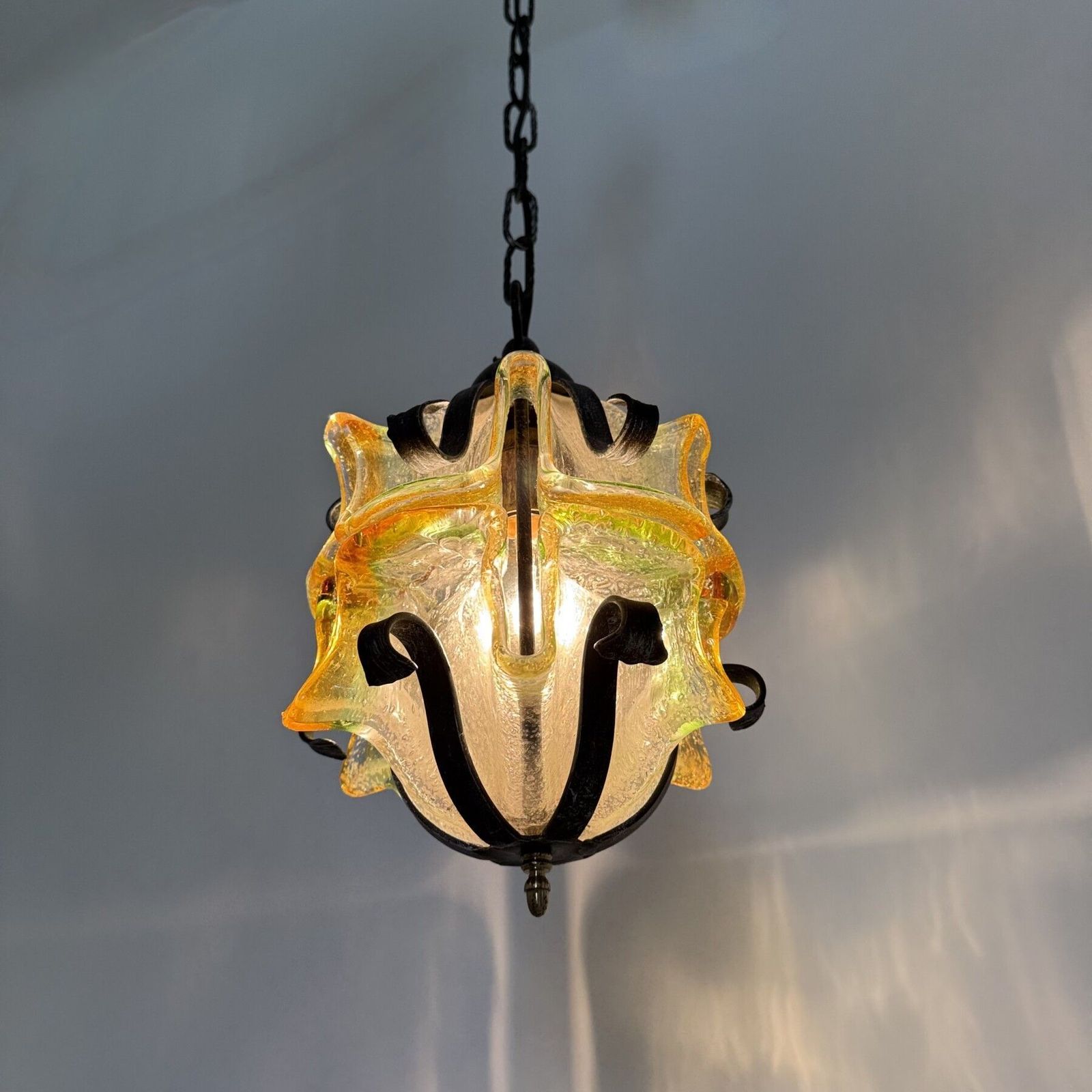 Brutalistische hanglamp van glas en ijzer, jaren 1970 photo vinterior