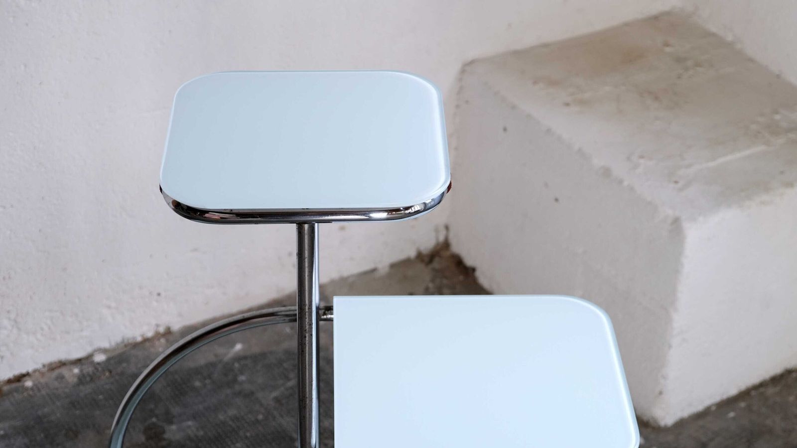 photo furniture Large Bauhaus Style Tiered Serving Stand With Black Or White Glass Plates