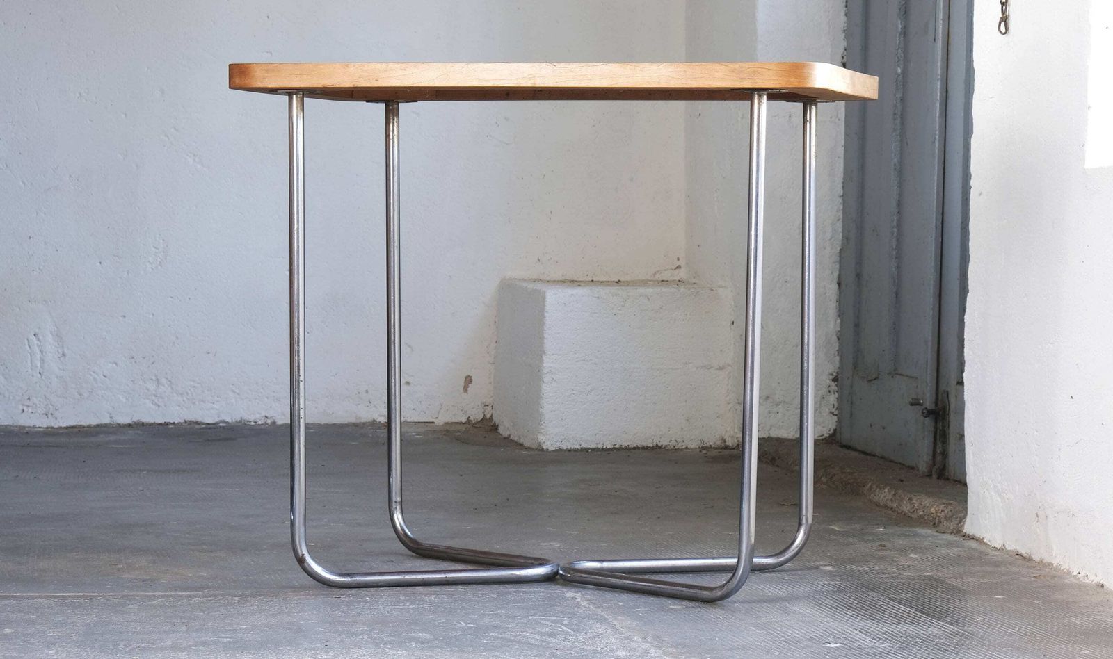Bauhaus Side Table / Tubular Steel Conference Table With Loop Feet photo furniture