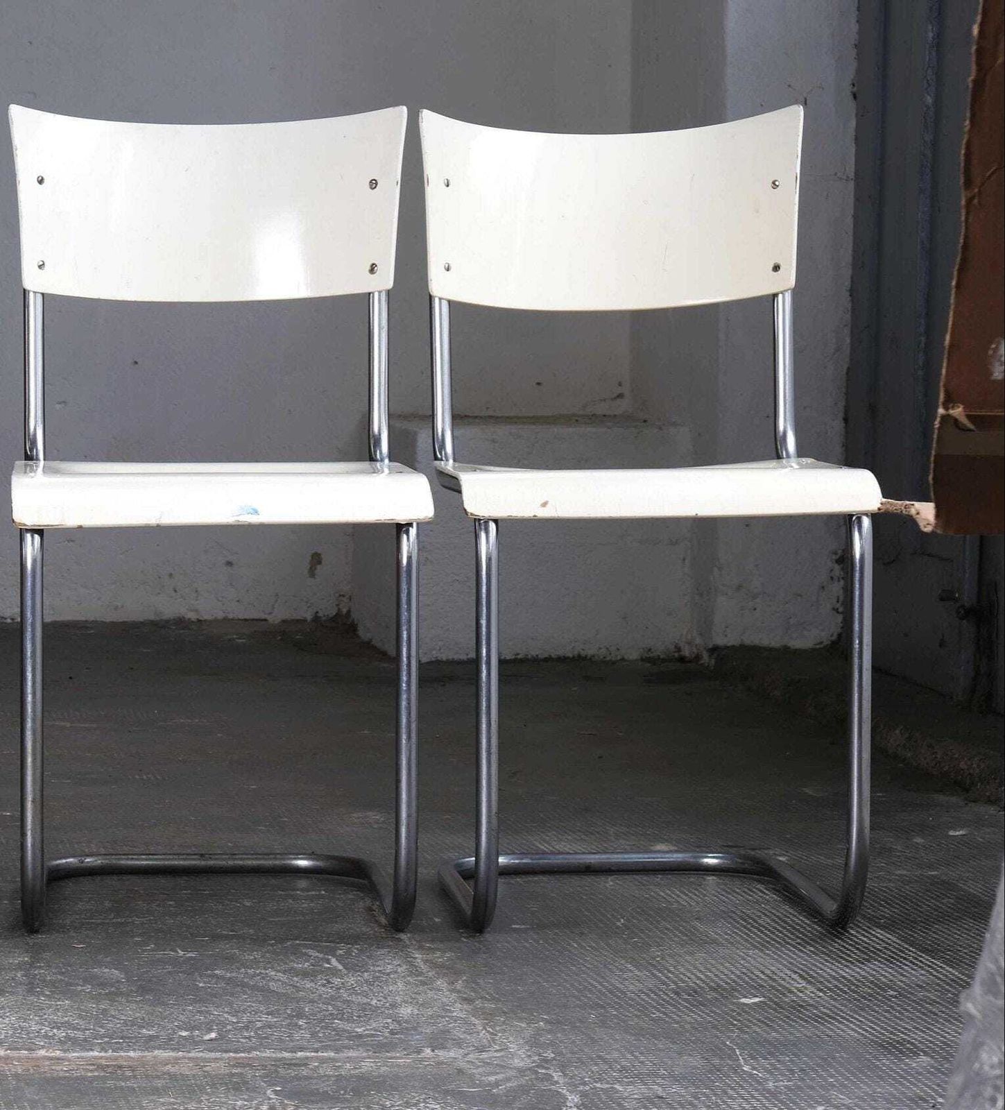 1 Of 2 Bauhaus Cantilever Chairs After Mart Stam, S 43 White Lacquered photo furniture