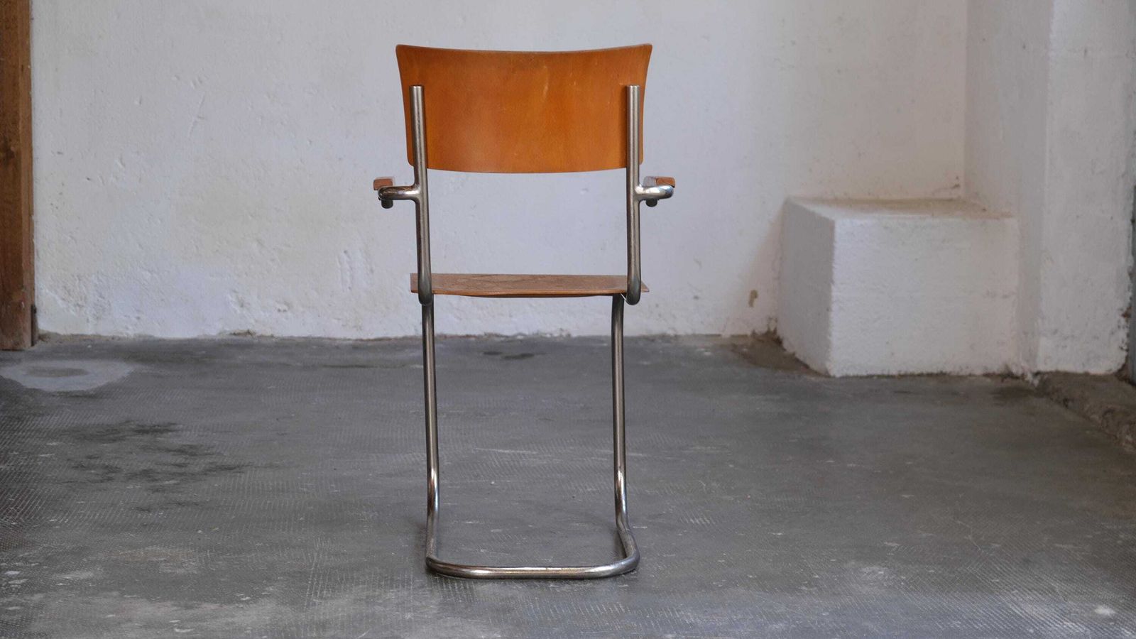 Bauhaus Cantilever Chair S 43 F In Light Brown photo vinterior