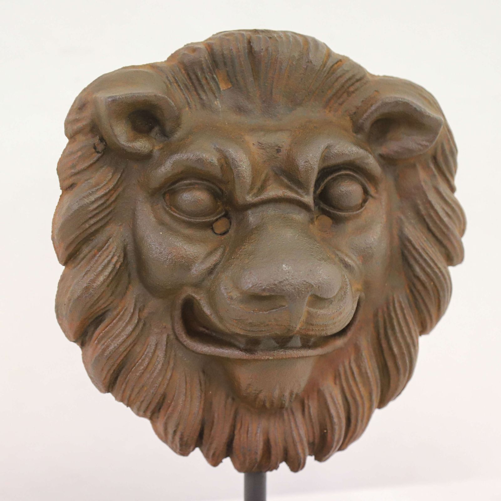 Early 20th Century Italian Cast Iron Lion Wall Mask On Later Stand   Decorative Sculpture photo vinterior