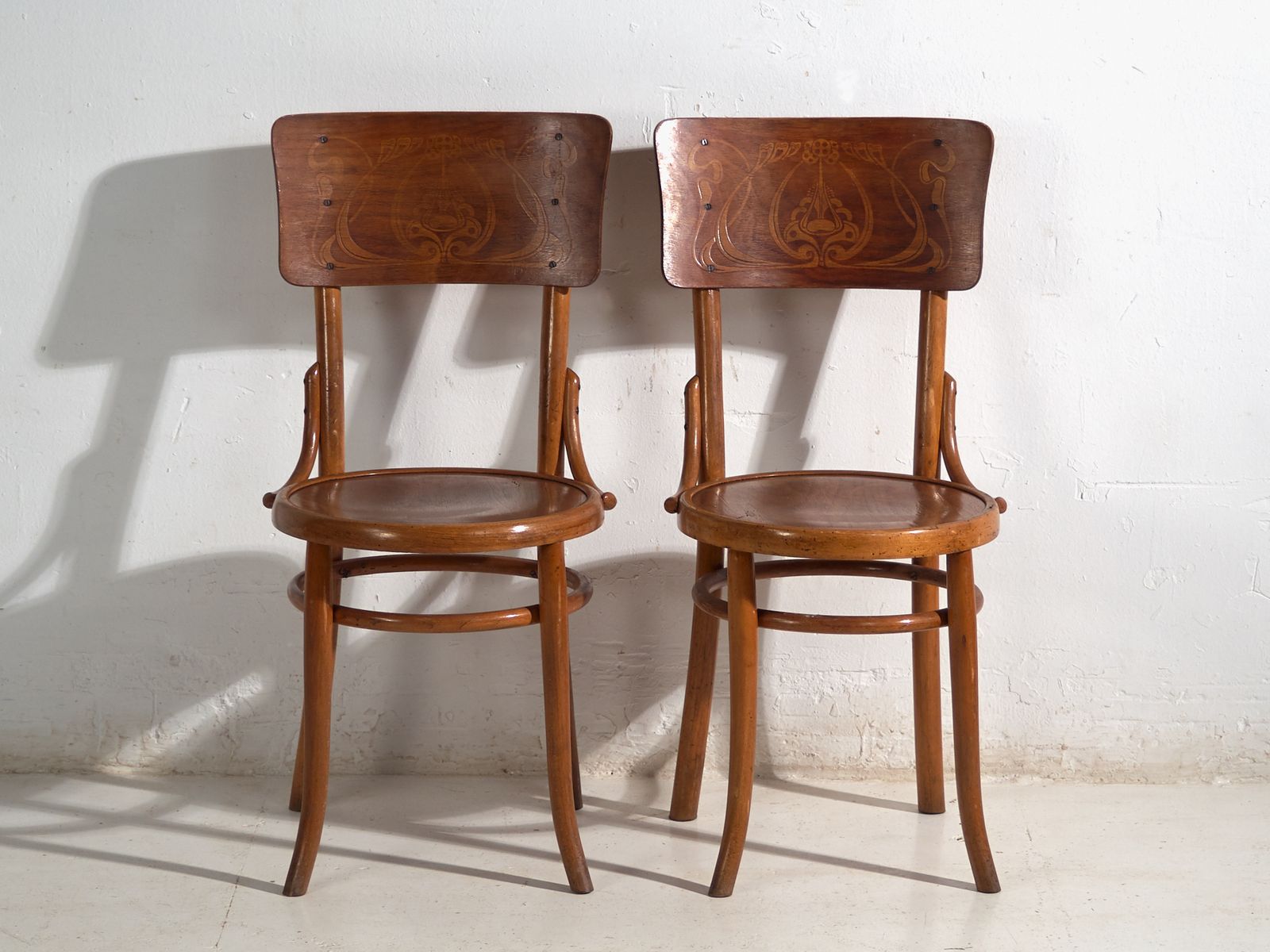 Antique Set Of 4 Viennese Café Bentwood Chairs With Decorative Back Panel – Central Europe, Circa 1900 photo Furniture