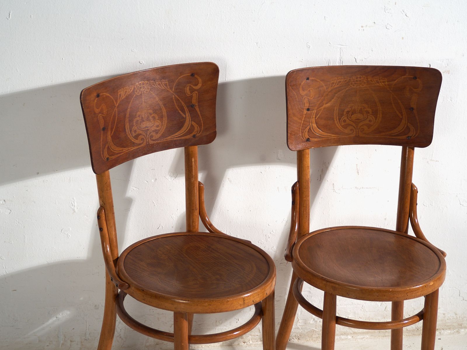 Furniture Antique Set Of 4 Viennese Café Bentwood Chairs With Decorative Back Panel – Central Europe, Circa 1900 photo