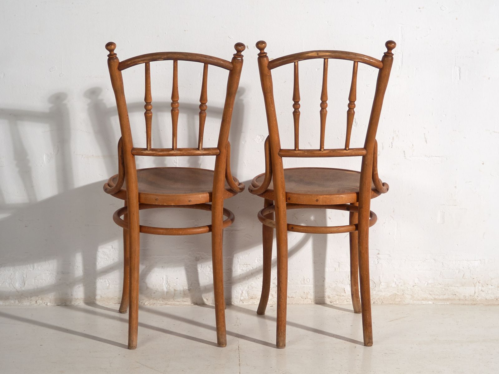 Antique Set Of 4 Bentwood Chairs In Curved Wood – Central Europe, Circa 1900 photo vinterior