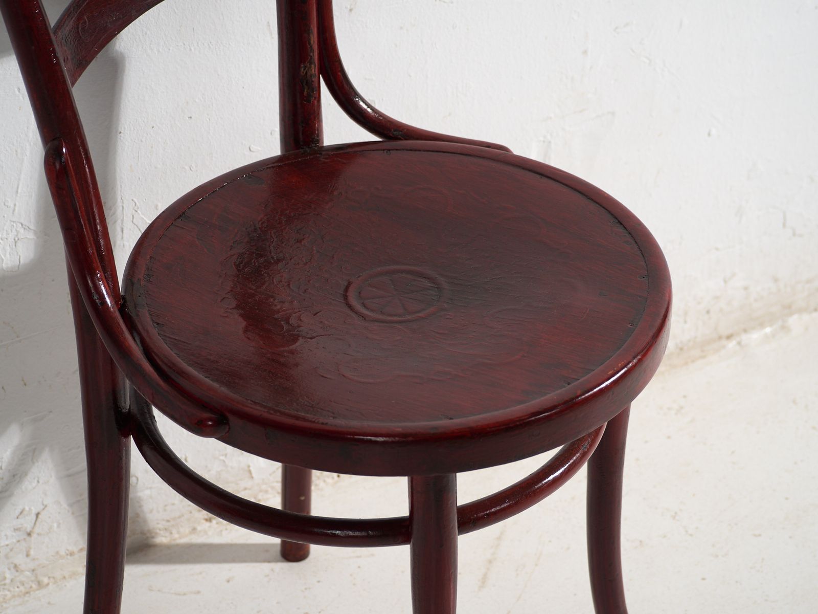 photo furniture Antique Set Of 4 Bentwood Thonet Chairs – Central Europe, Circa 1900