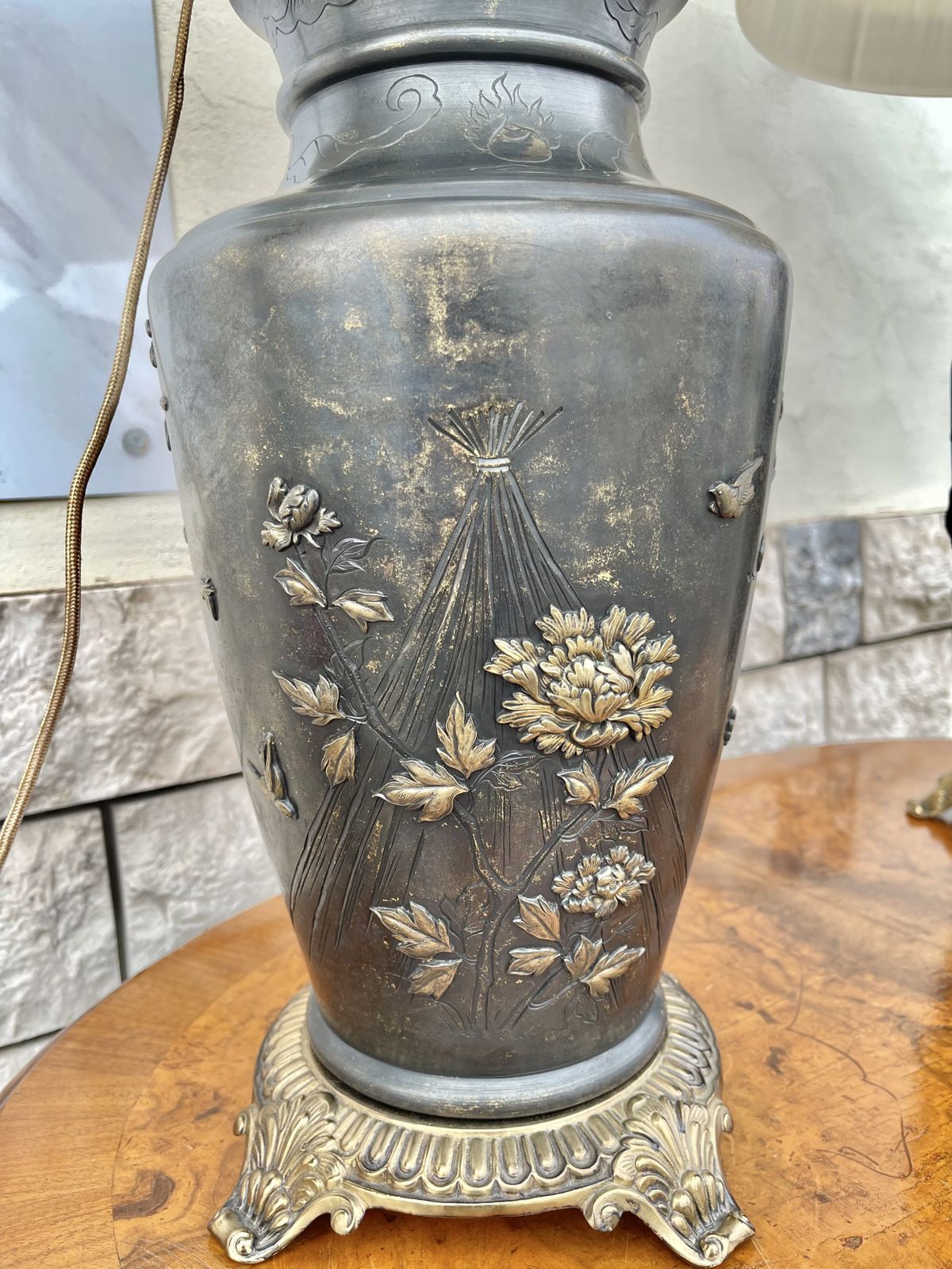 Pair Of Japanese Meiji Period Bronze Inlaid Table Lamps. photo vinterior