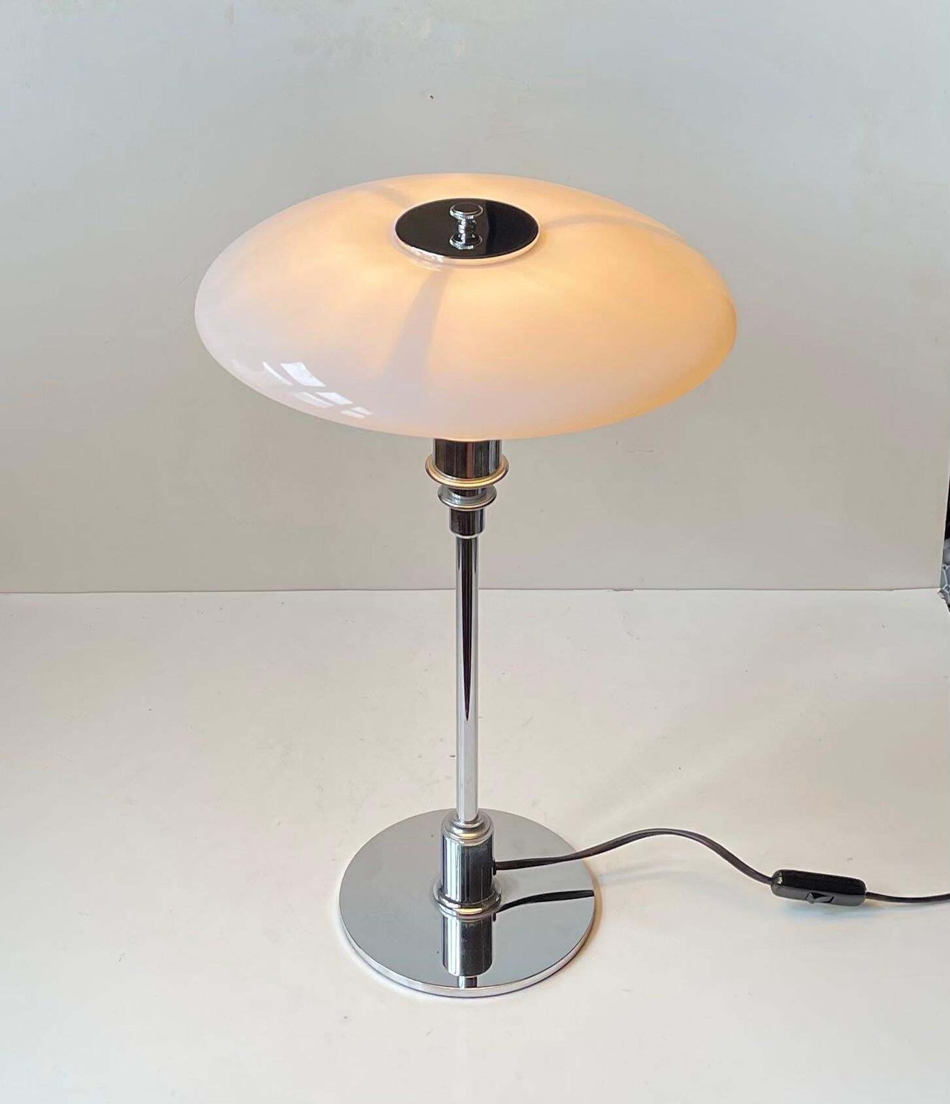 Vintage Louis Poulsen Ph 3/2 Table Lamp In Chrome & Opaline Glass photo Lighting