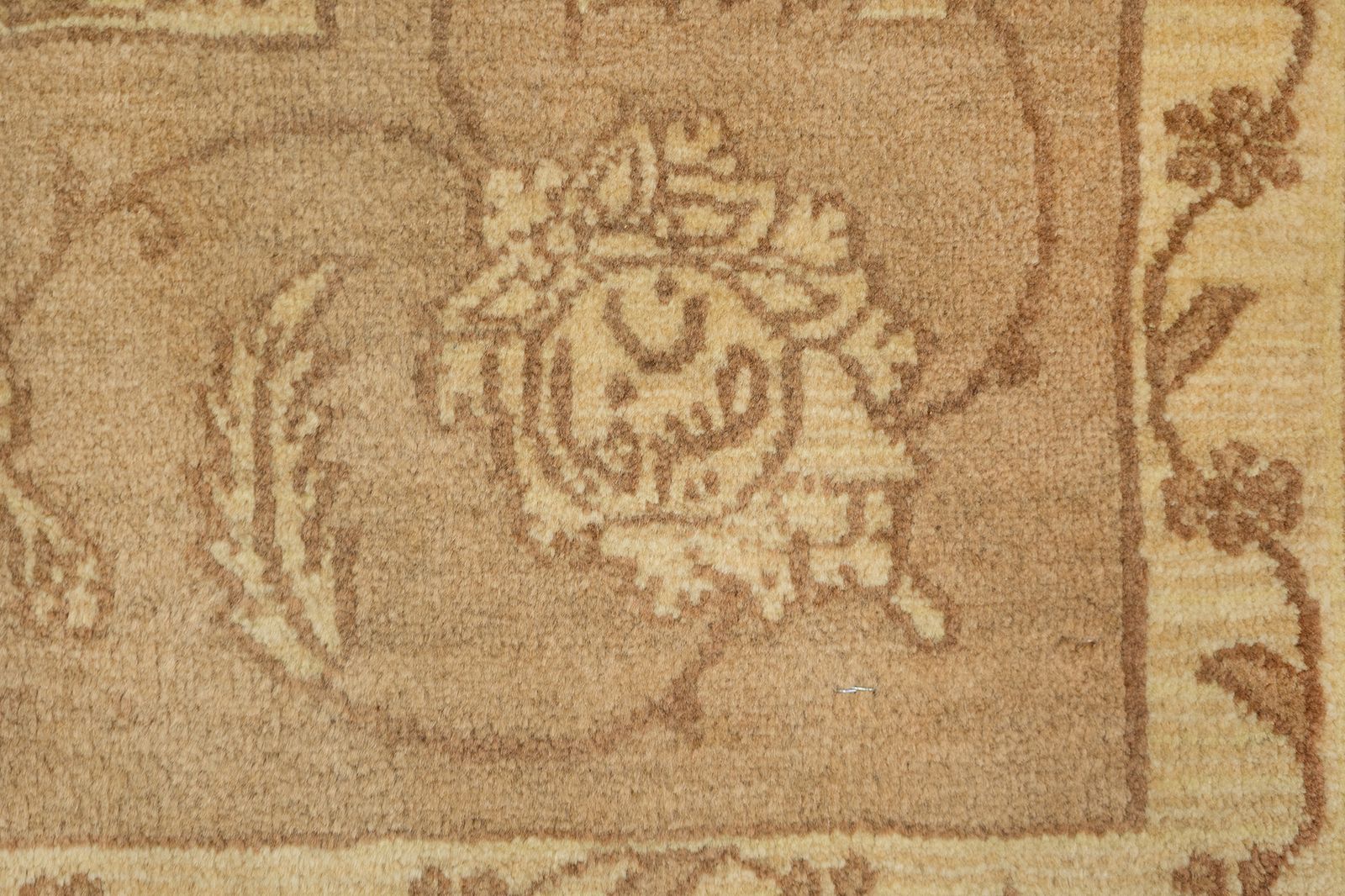 Modern Isfahan Rug, 315 × 202 Cm, Beige And Cream photo vintage