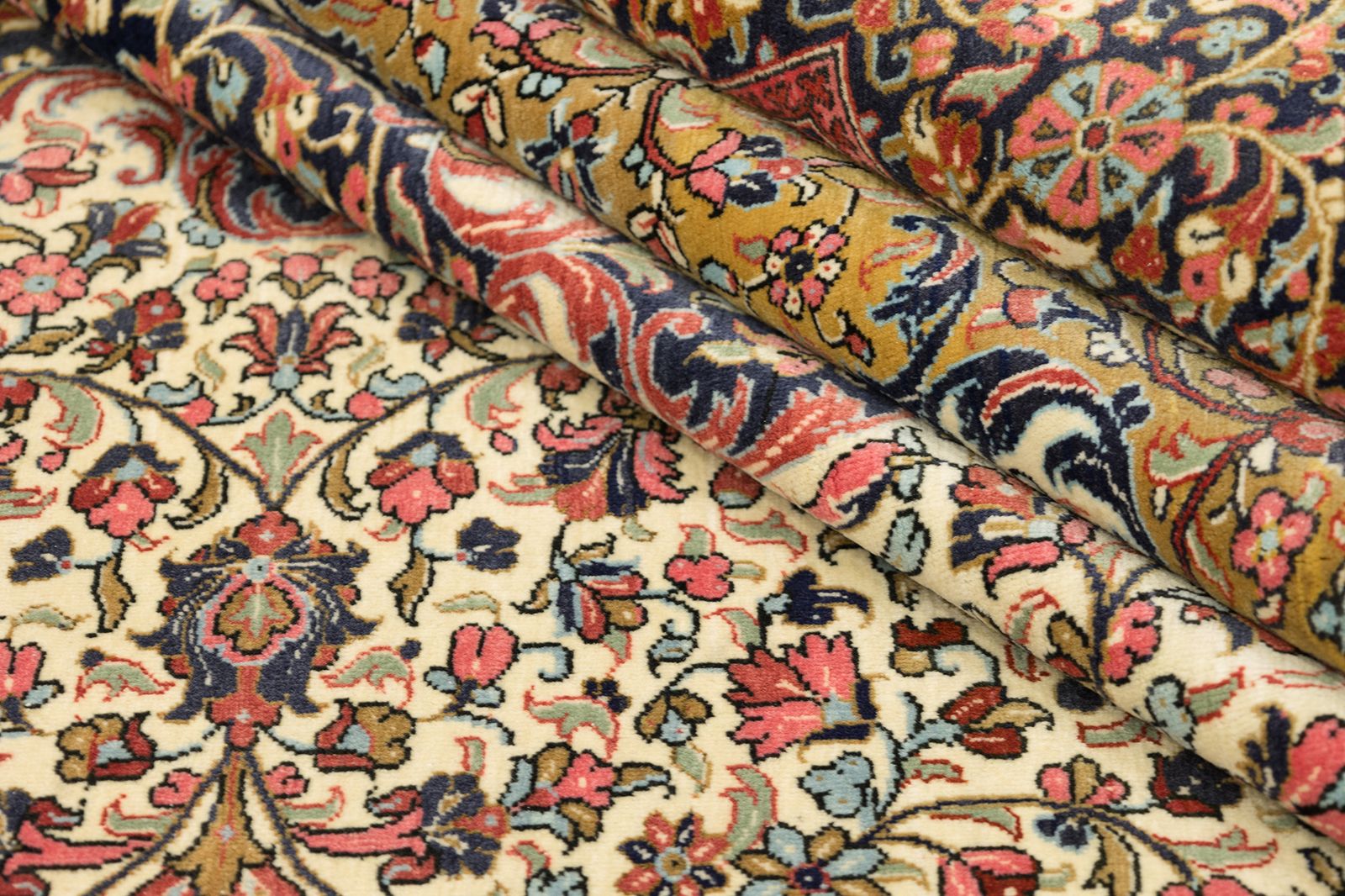 Ghom Rug, 307 × 215 Cm, Floral Medallion Design photo buy