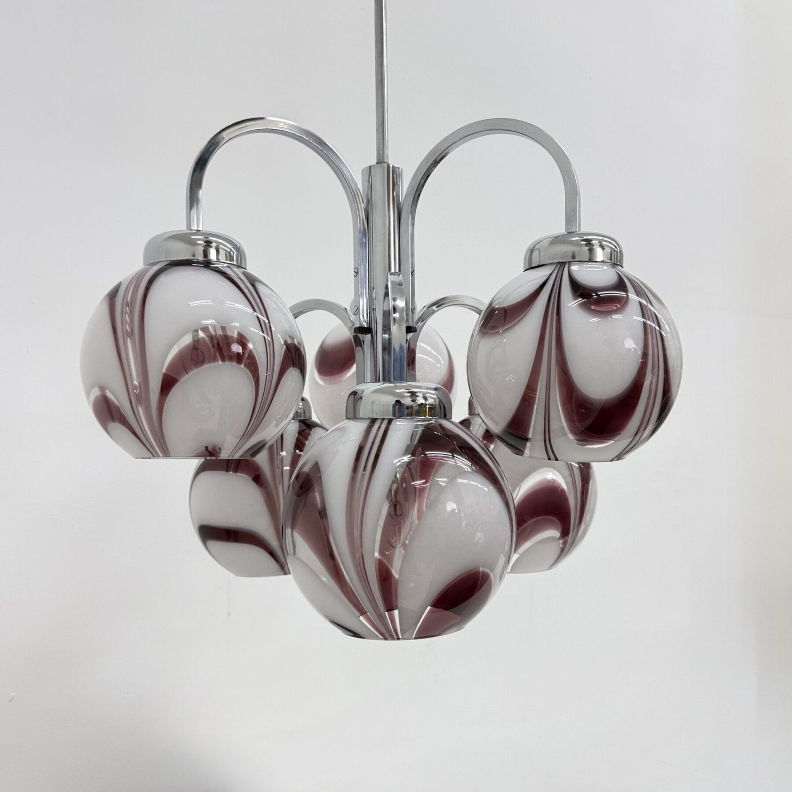 XL Italiaanse paars-witte Murano glas swirl kroonluchter, jaren 1970