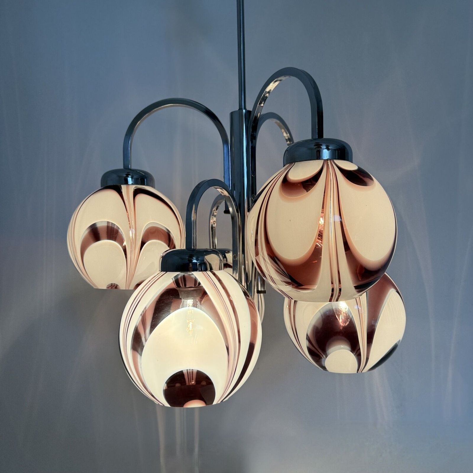 Verlichting XL Italiaanse paars-witte Murano glas swirl kroonluchter, jaren 1970 photo
