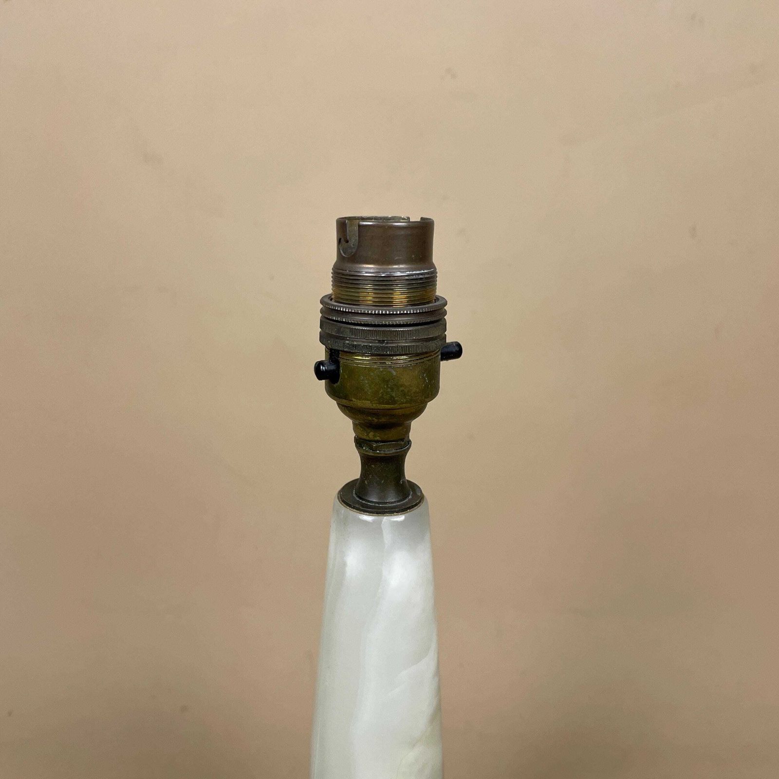 Green Onyx Marble Lamp Light Bedside Brass Gold Metal Ornate Round Base Marbled Pattern Classic Column Natural Stone Antique Vintage Side photo vinterior