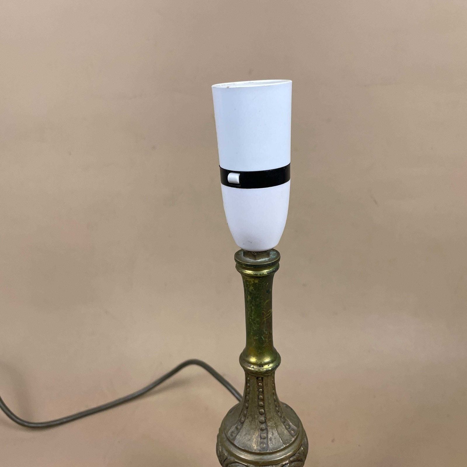 White Onyx Marble Lamp Light Bedside Brass Gold Metal Ornate Detail Vintage Square Base Pillar Column Antique Vintage Stone Side photo Lighting
