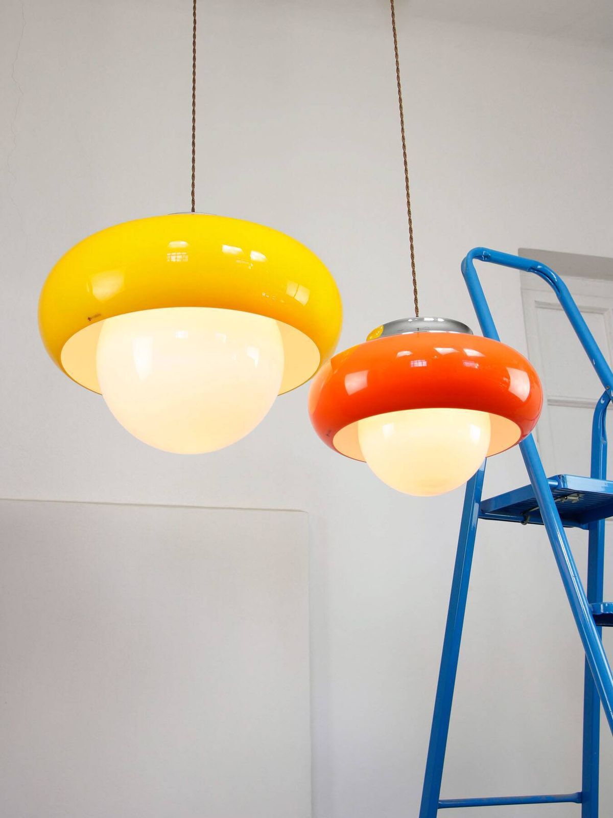 photo buy Space Age Model Best Hanglamp van Guzzini in Oranje, jaren 1970