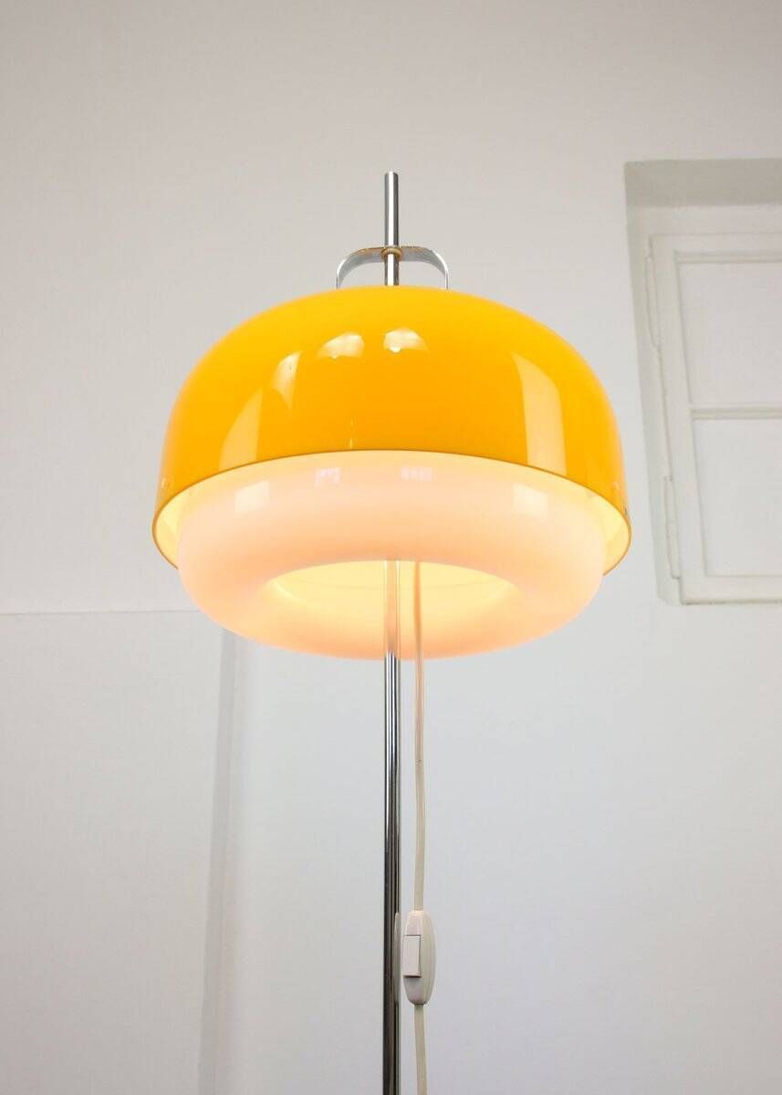 Space Age gele Medusa vloerlamp van Luigi Massoni voor Guzzini, jaren 1970 photo furniture