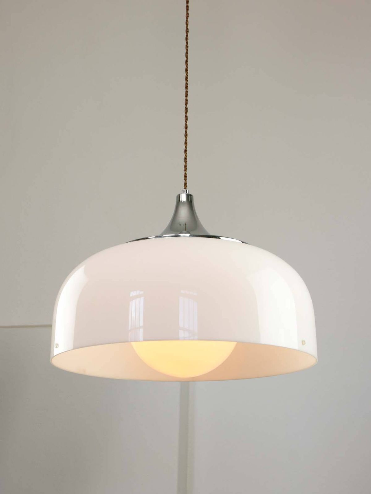 Grote Space Age hanglamp in wit van Guzzini, jaren 1970 photo furniture