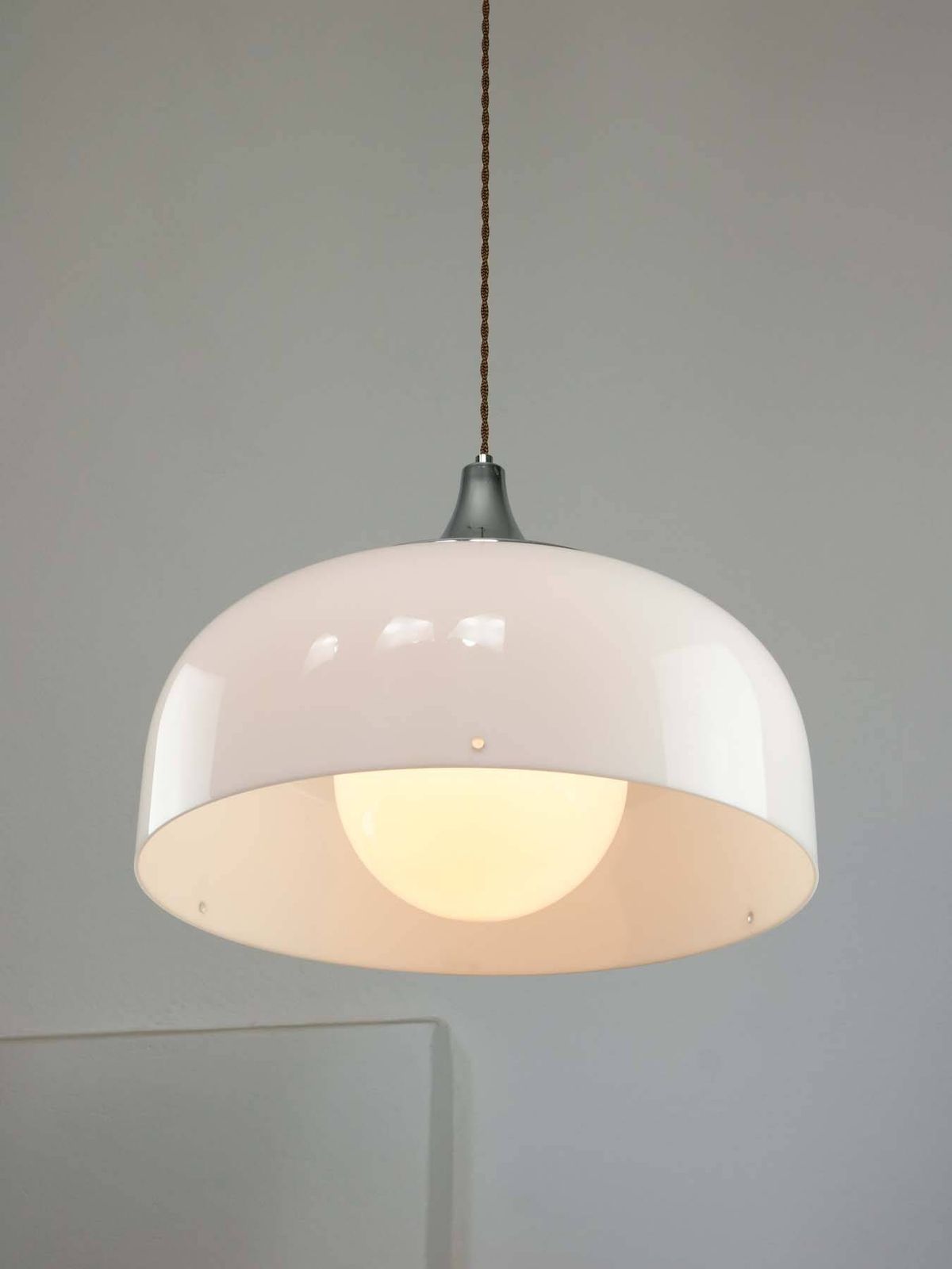 photo for sale Grote Space Age hanglamp in wit van Guzzini, jaren 1970