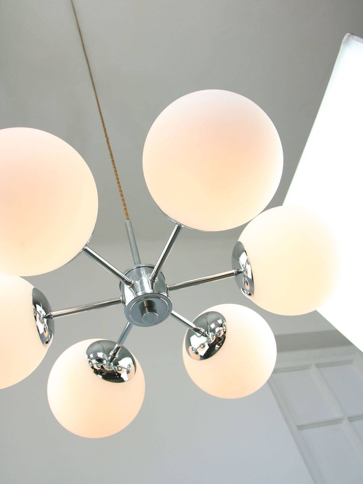 Space Age Italiaanse Sputnik Kroonluchter in Chroom en Opaal Glas, jaren 1970 photo Verlichting