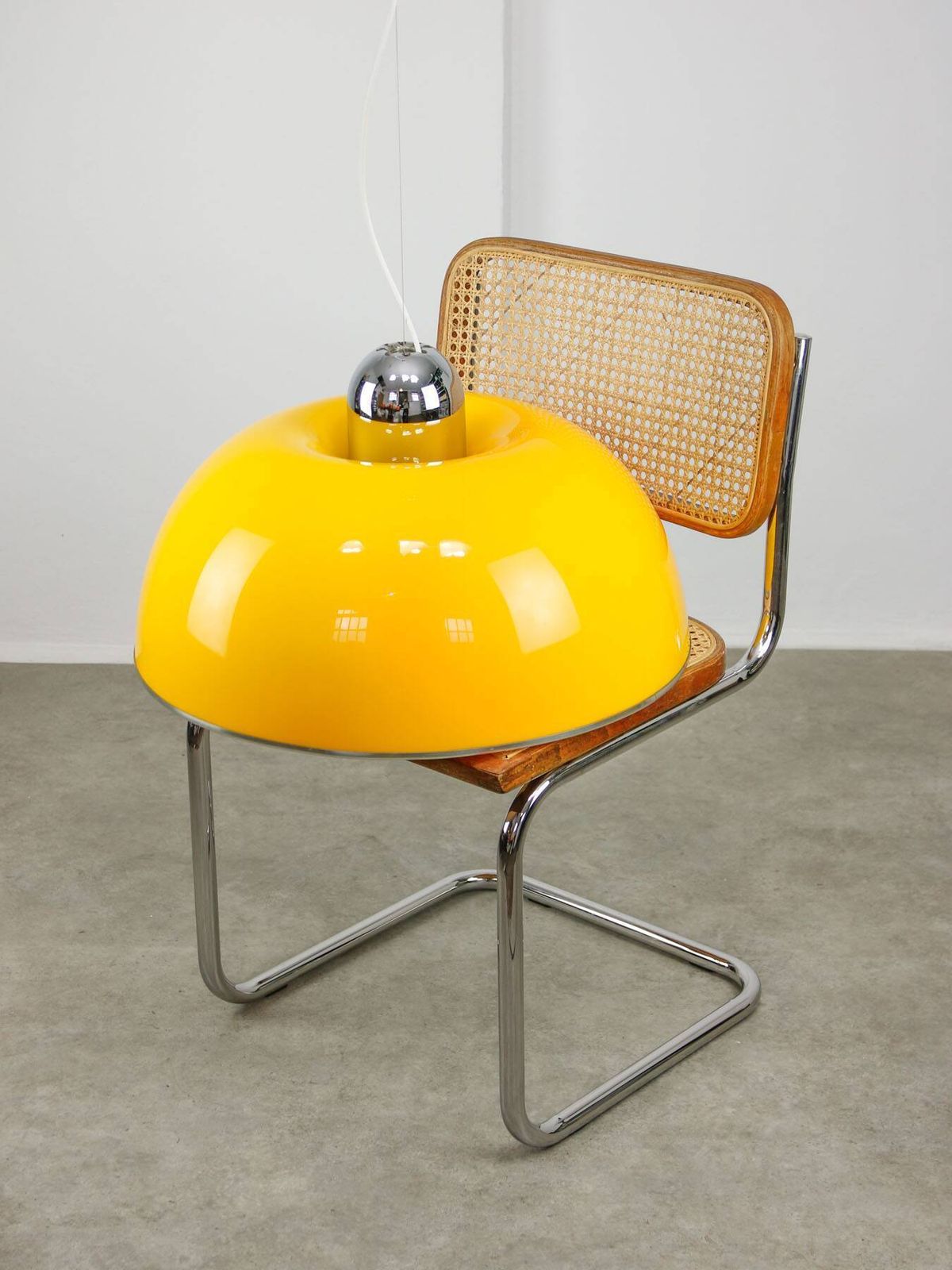 Zeldzame grote gele Space Age hanglamp van Guzzini, jaren 1970 photo Verlichting