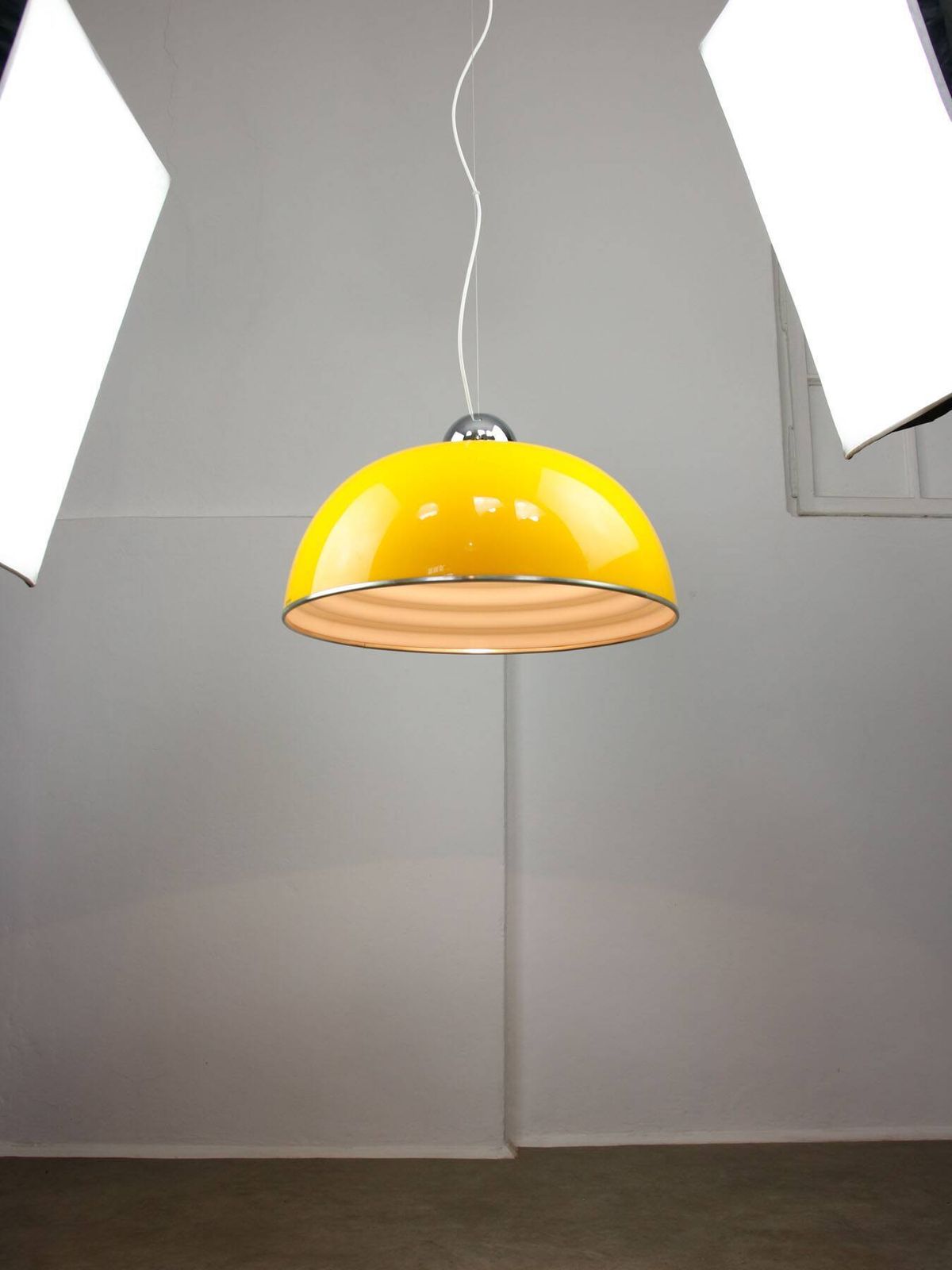 Zeldzame grote gele Space Age hanglamp van Guzzini, jaren 1970 photo buy