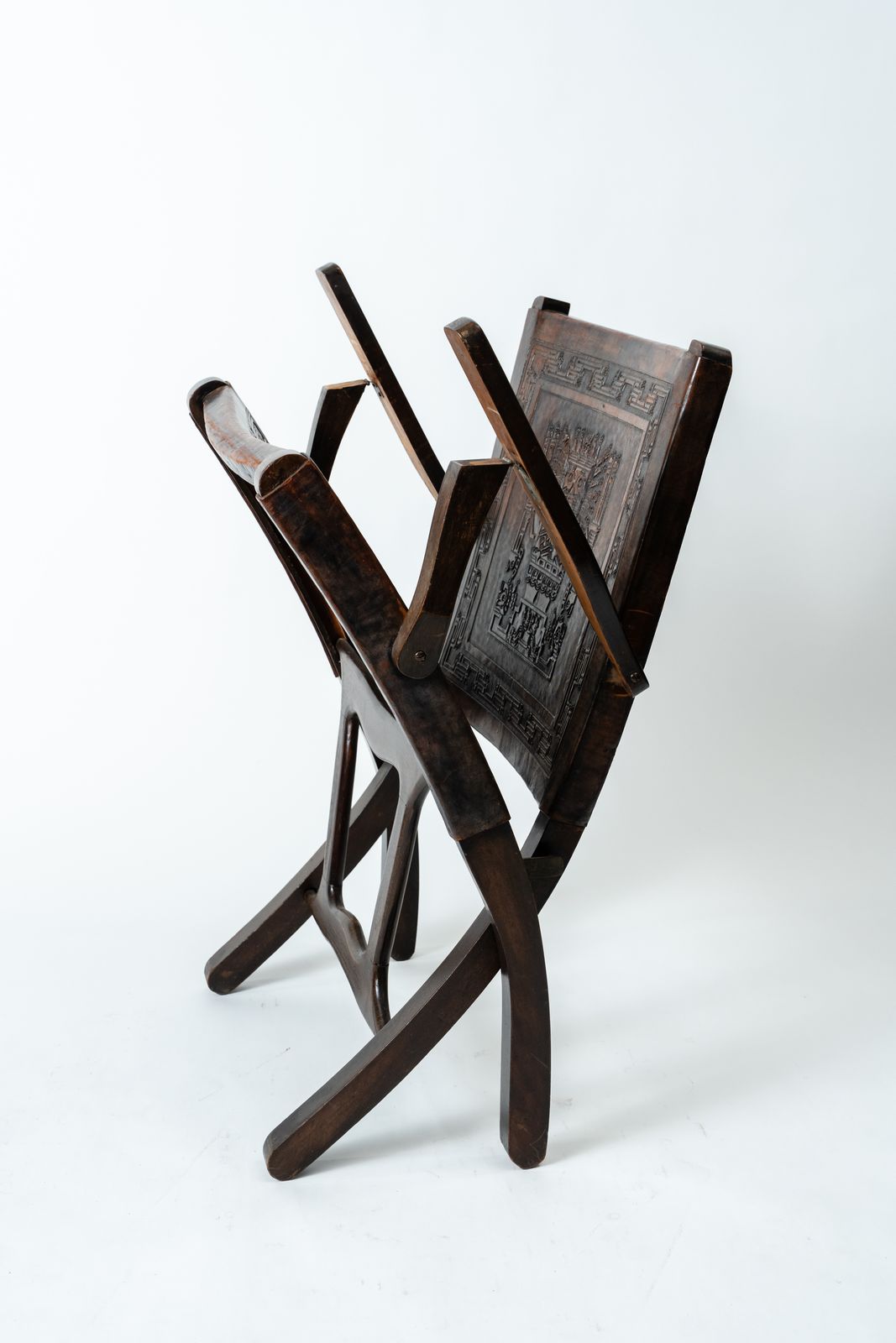 Angel Pazmiño – Carved And Embossed Leather Armchair Aztec / Inca / Maya (Ecuador, 1960s) photo Furniture