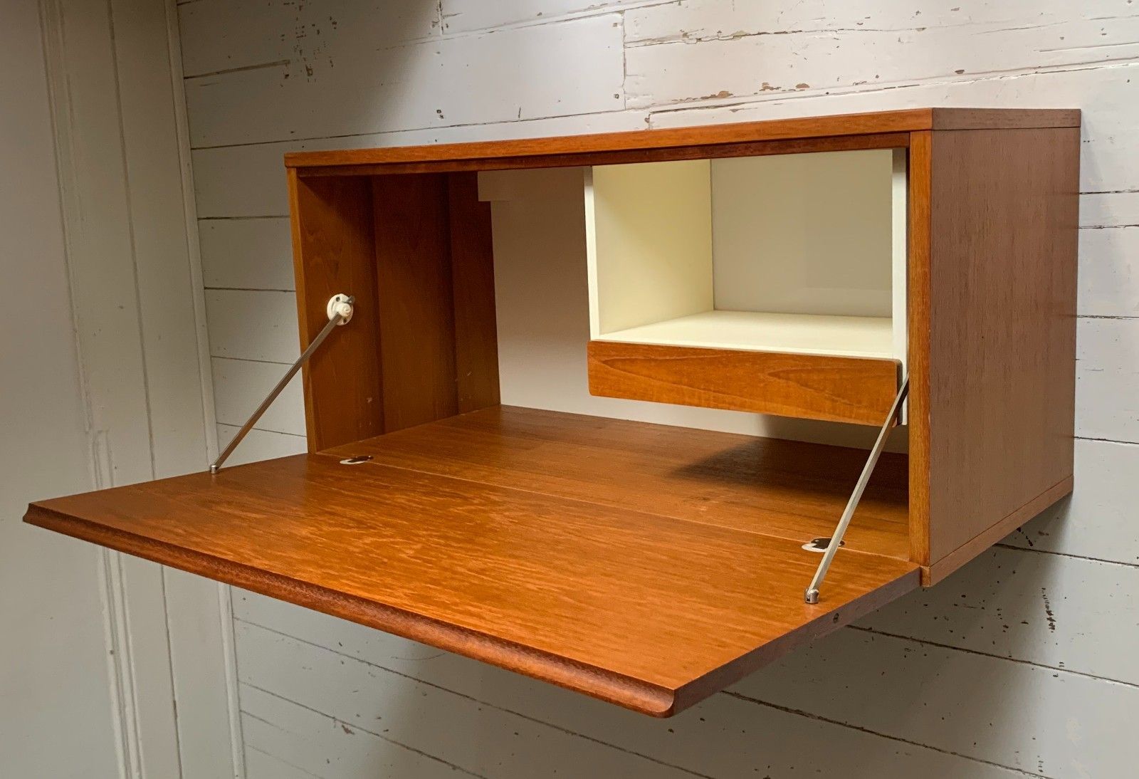 Mid Century Teak Beaver & Tapley 33 Floating Bureau / Desk / Cabinet